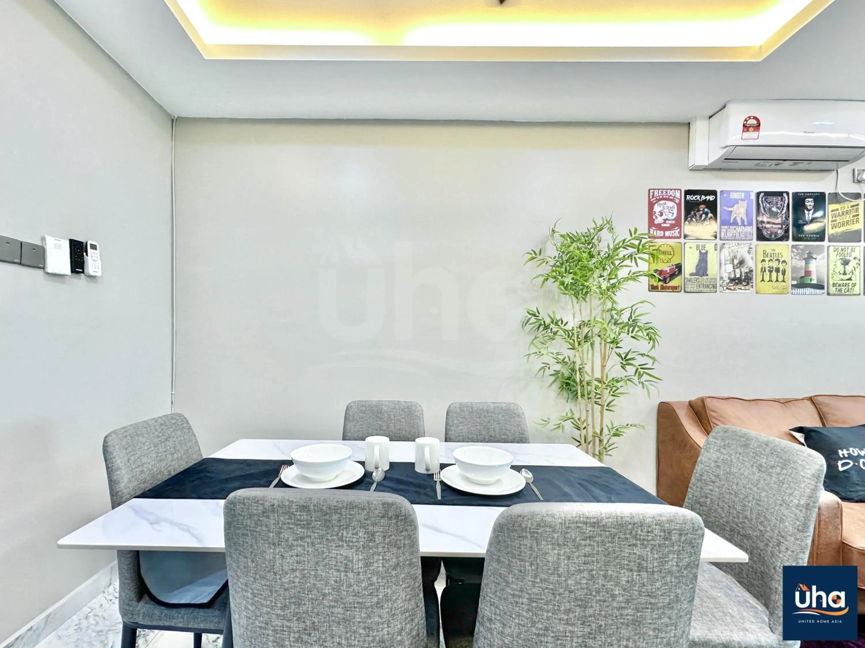 Dining area in Akademik Suite by RR JBcity