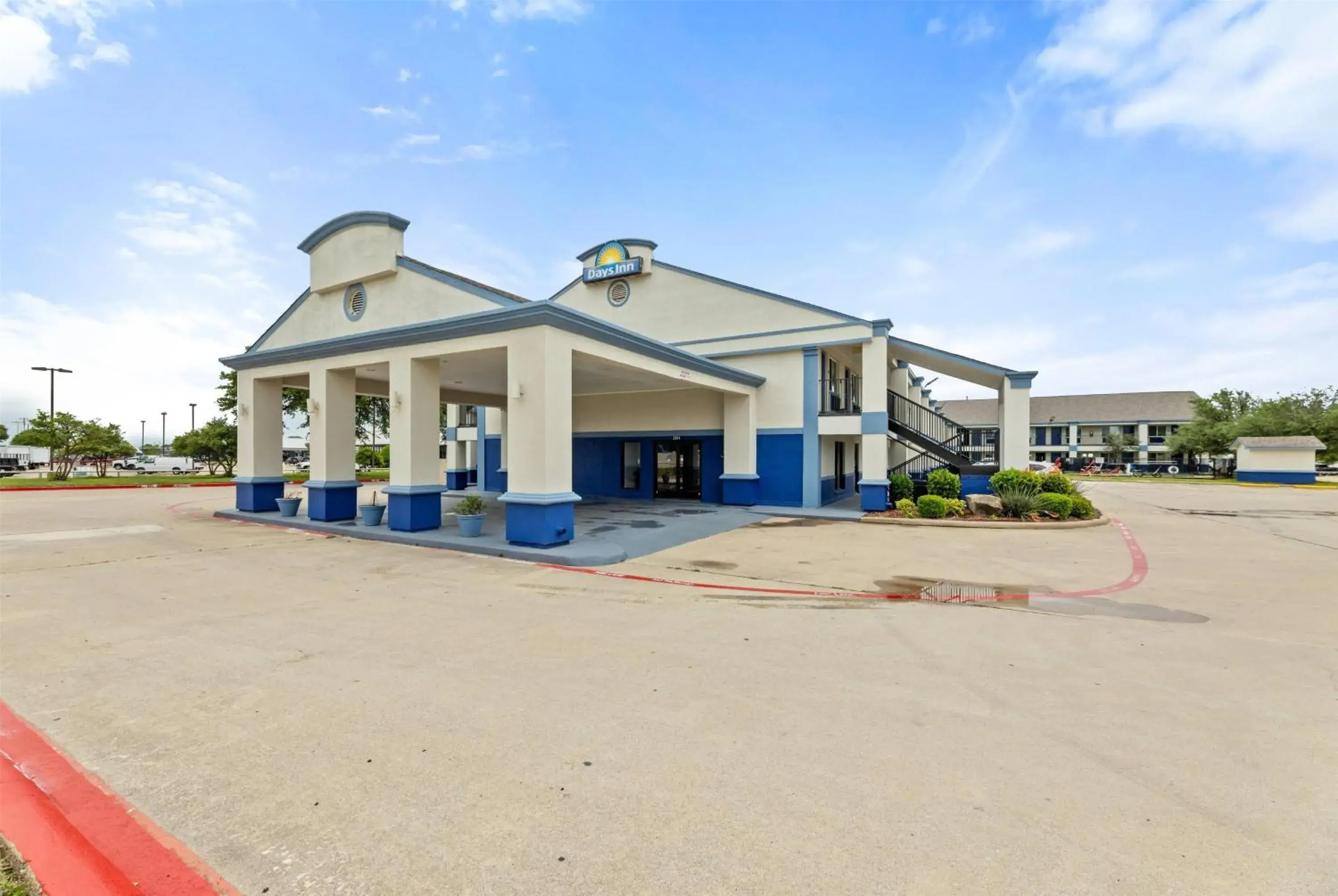 Property building in Days Inn by Wyndham McKinney Property building in Days Inn by Wyndham McKinney