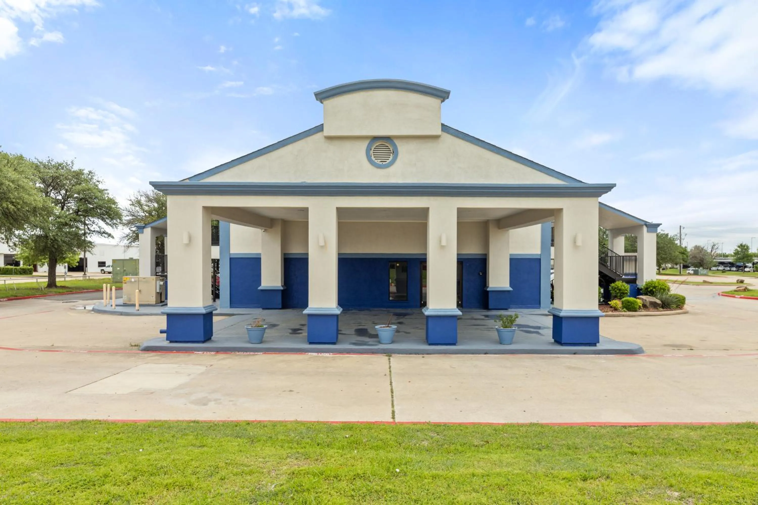 Property building in Days Inn by Wyndham McKinney