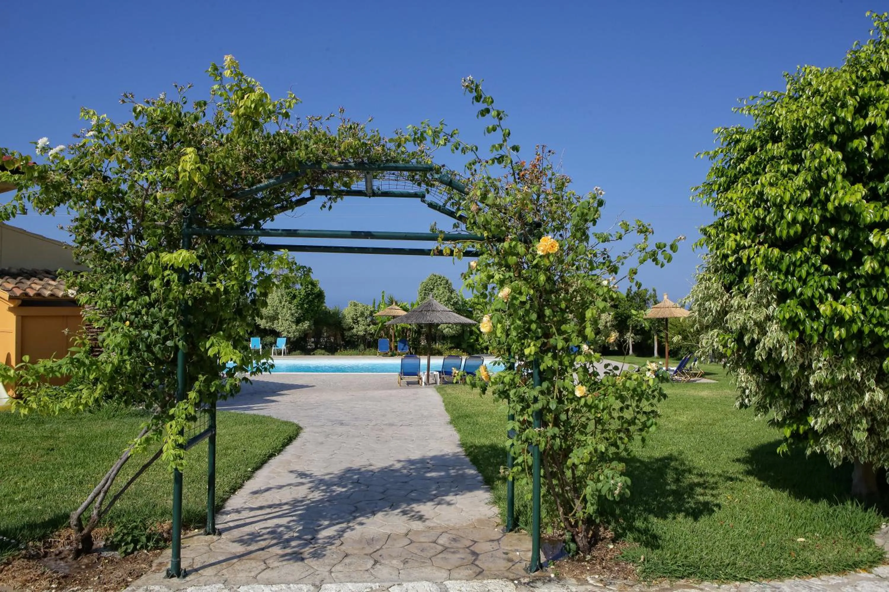 Garden in Sandy Beach Villas and Apartments
