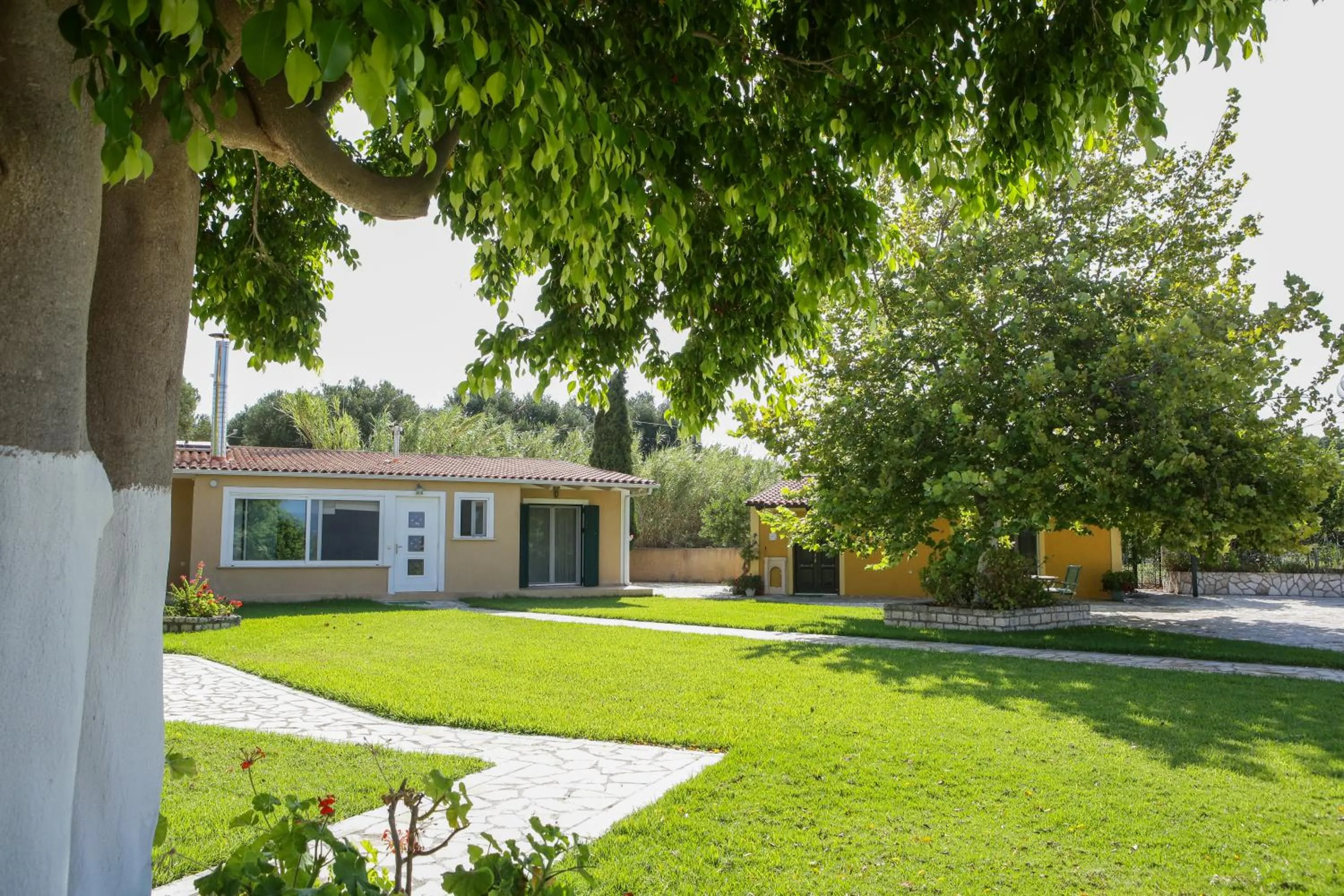 Garden in Sandy Beach Villas and Apartments