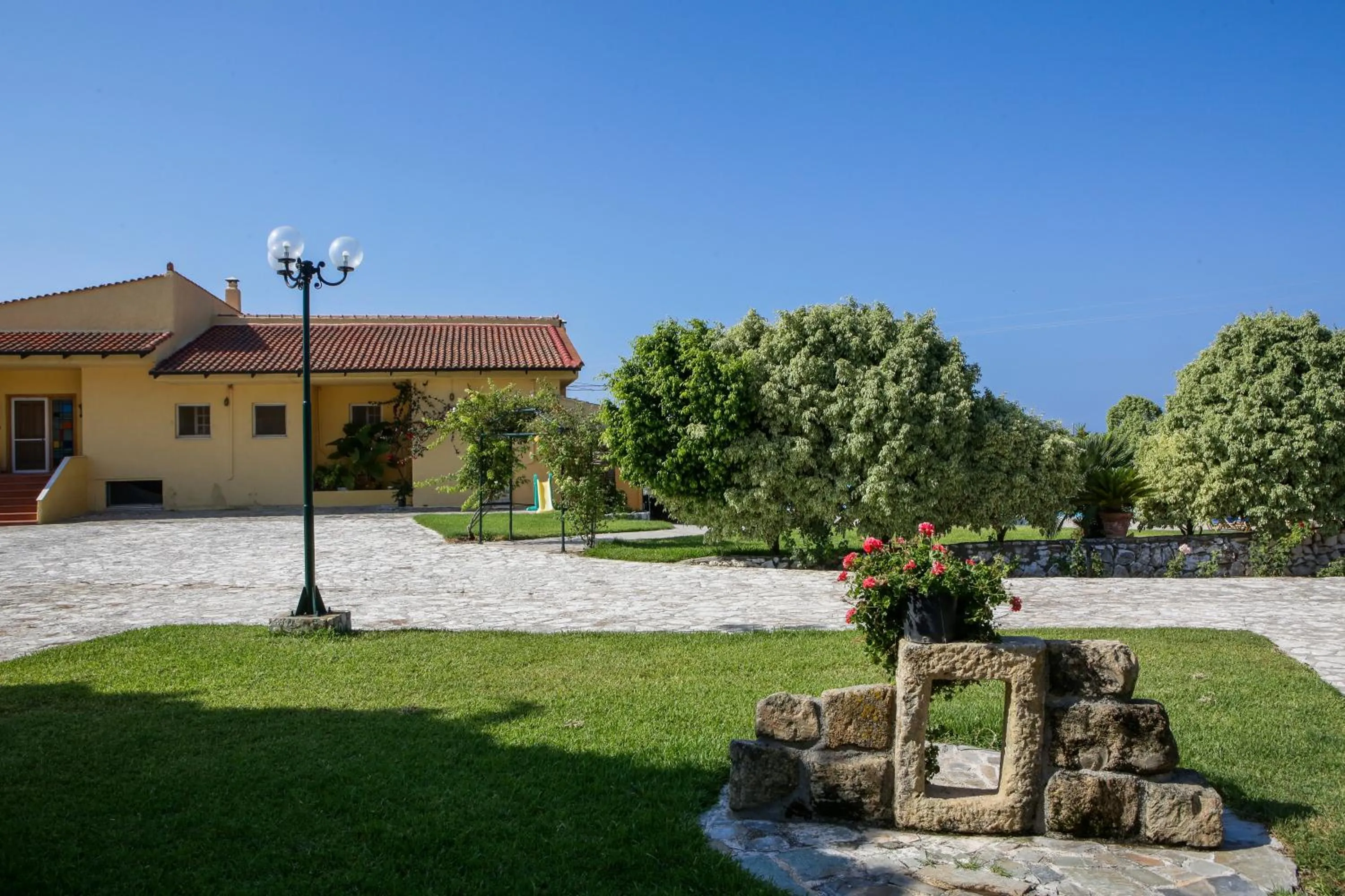 Garden in Sandy Beach Villas and Apartments