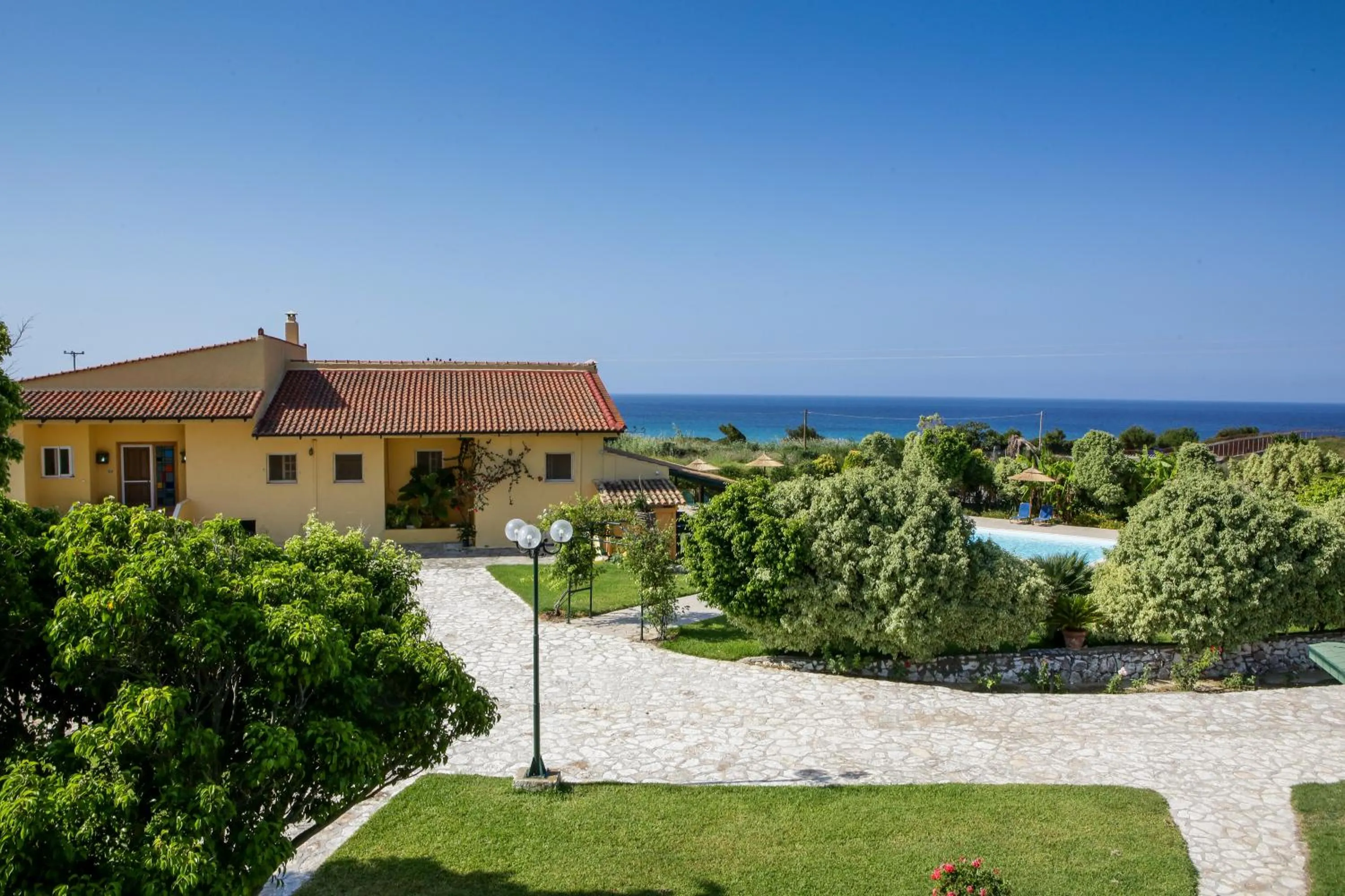 Garden in Sandy Beach Villas and Apartments