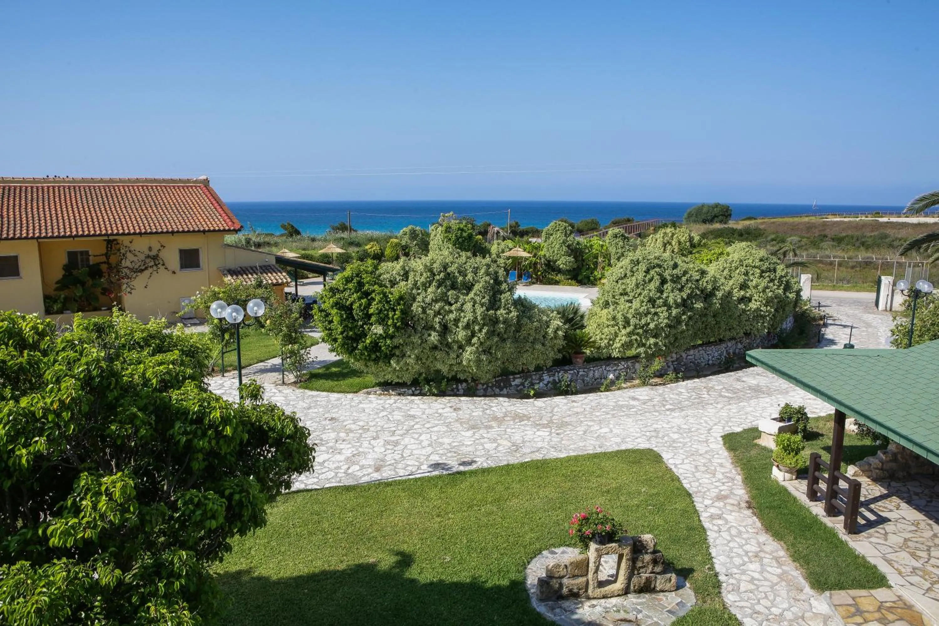 Garden in Sandy Beach Villas and Apartments