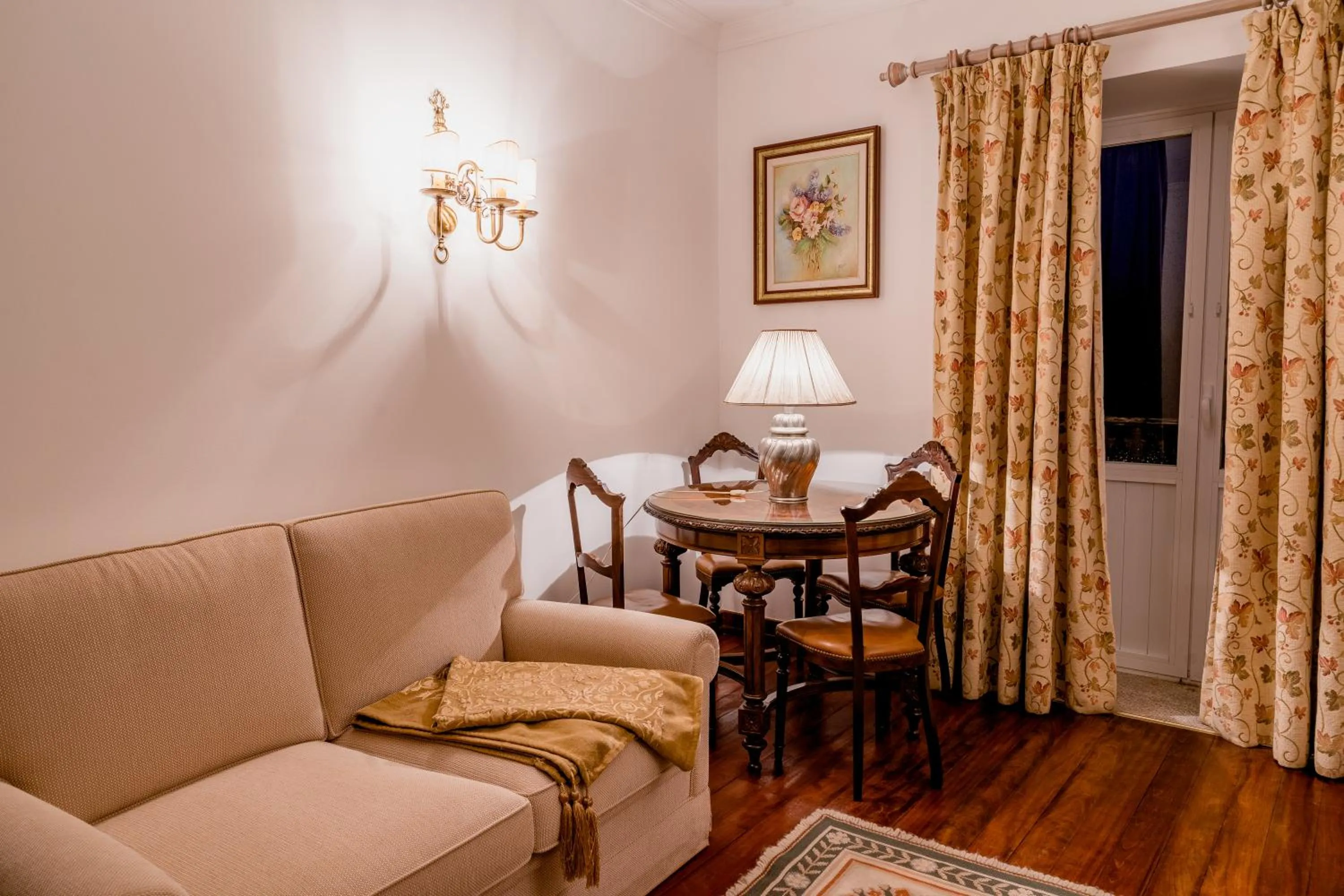 Casa Amarela TH & National Monument