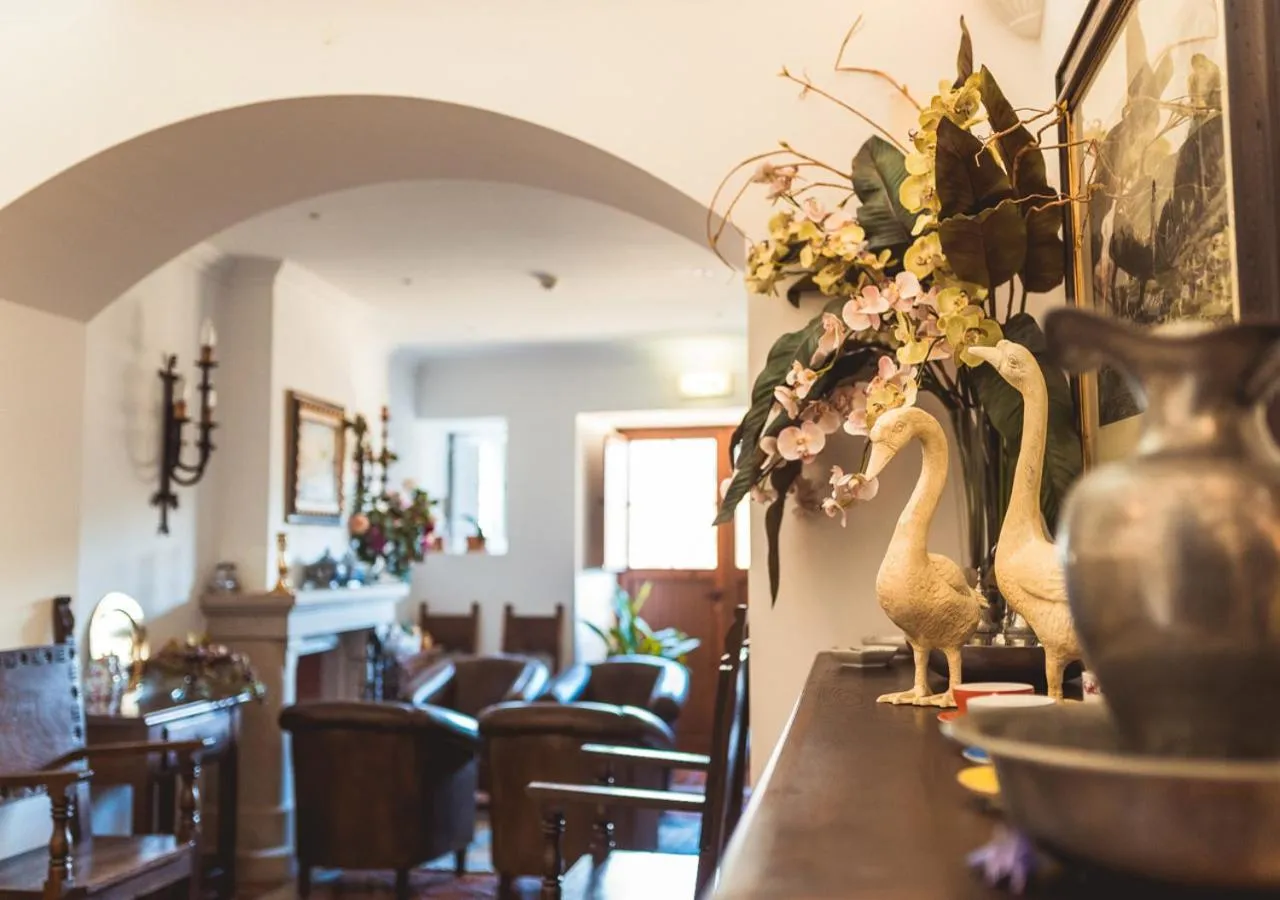 Casa Amarela TH & National Monument