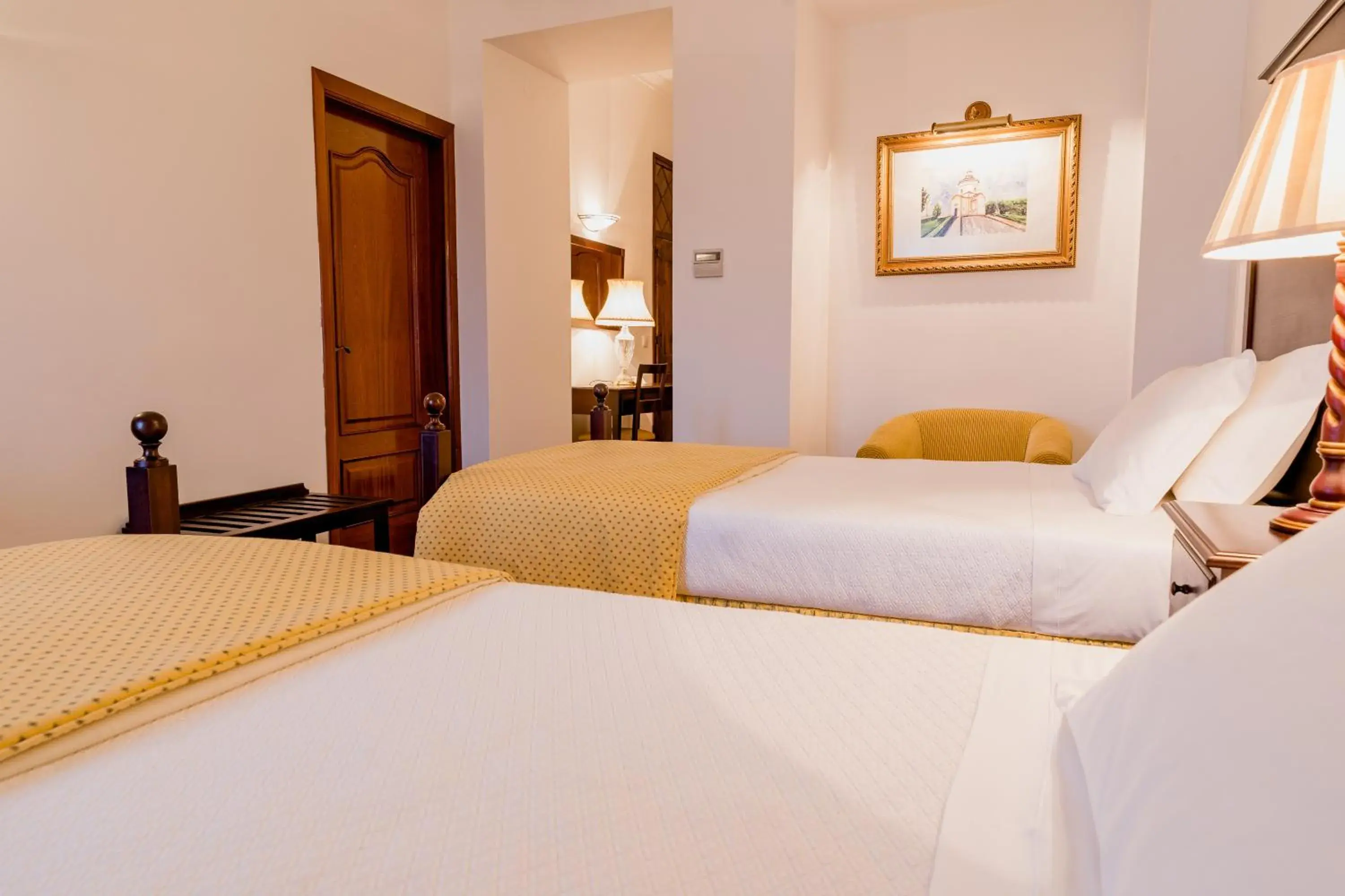 Premium Twin Room in Casa Amarela TH & National Monument Premium Twin Room in Casa Amarela TH & National Monument