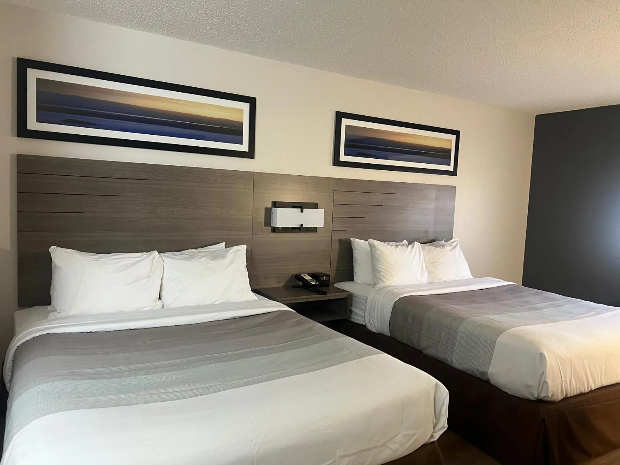 Bed in Quality Inn Neosho