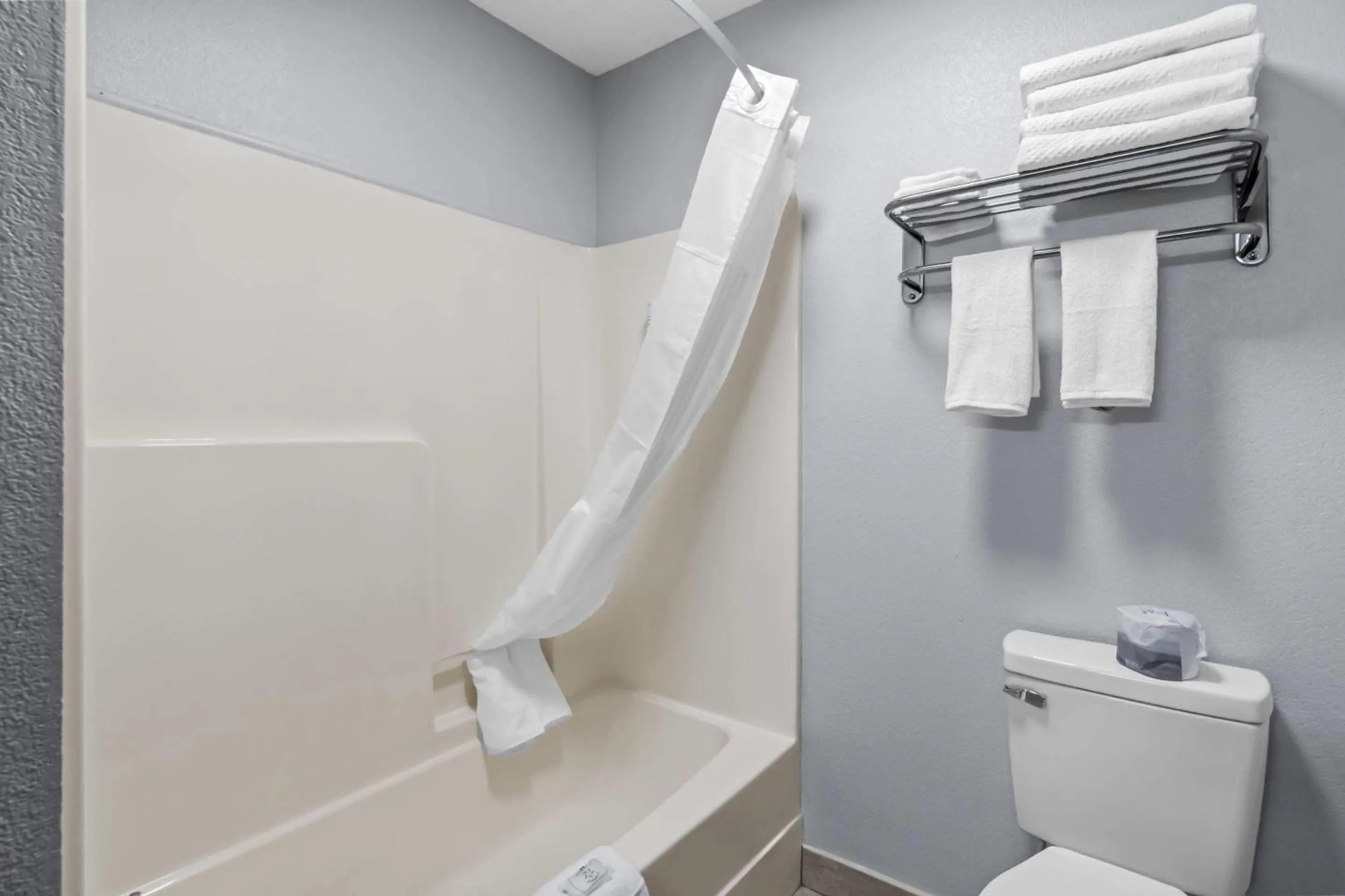 Bedroom in Quality Inn Neosho