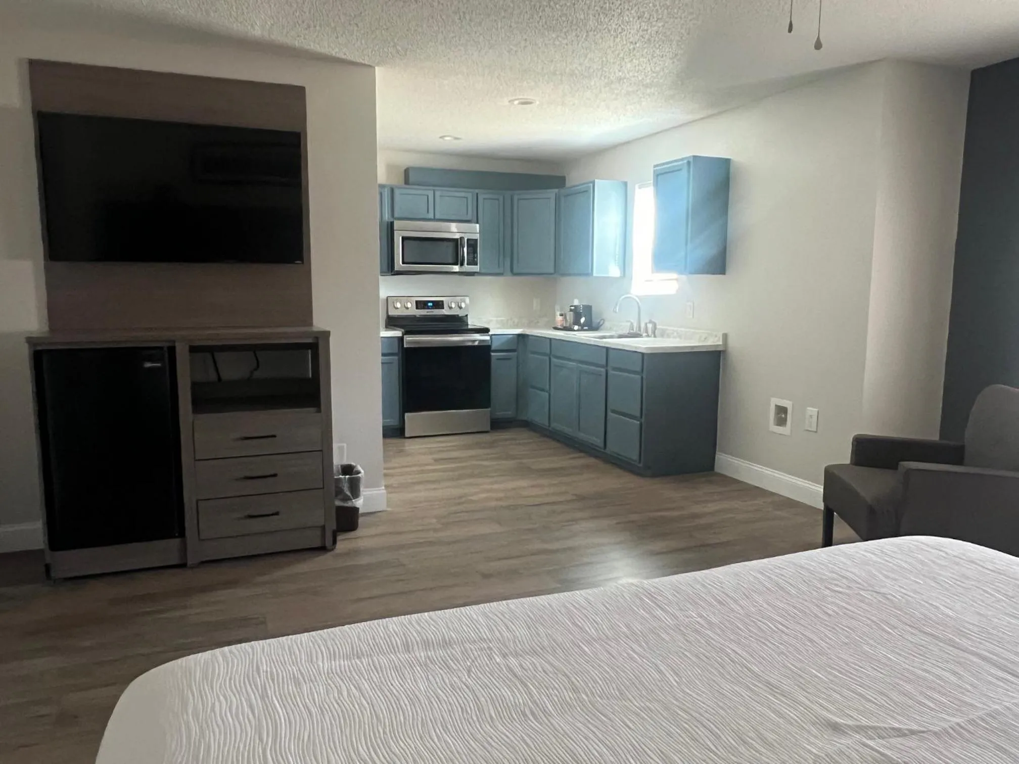 Kitchen or kitchenette, Bed in Quality Inn Neosho