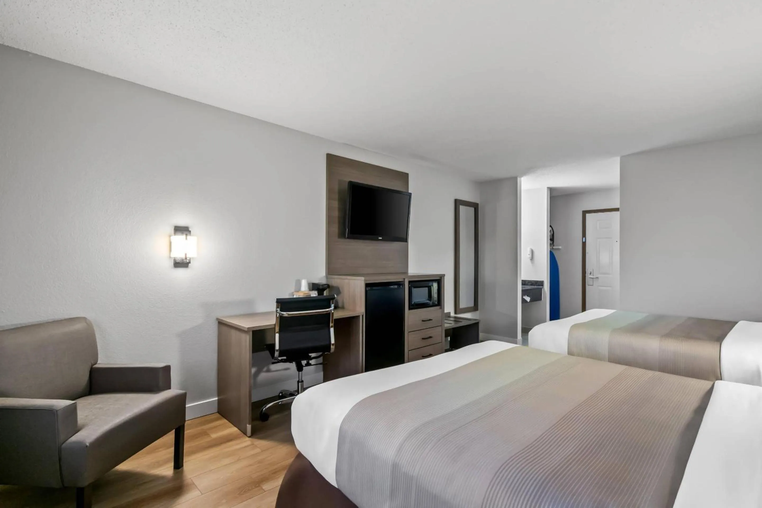 Bedroom, Bed in Quality Inn Neosho