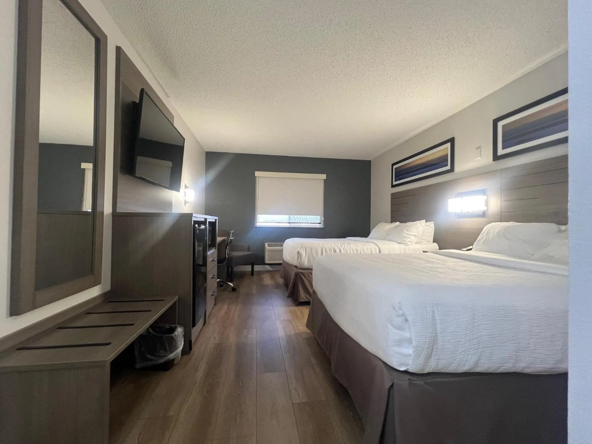 Photo of the whole room, Bed in Quality Inn Neosho