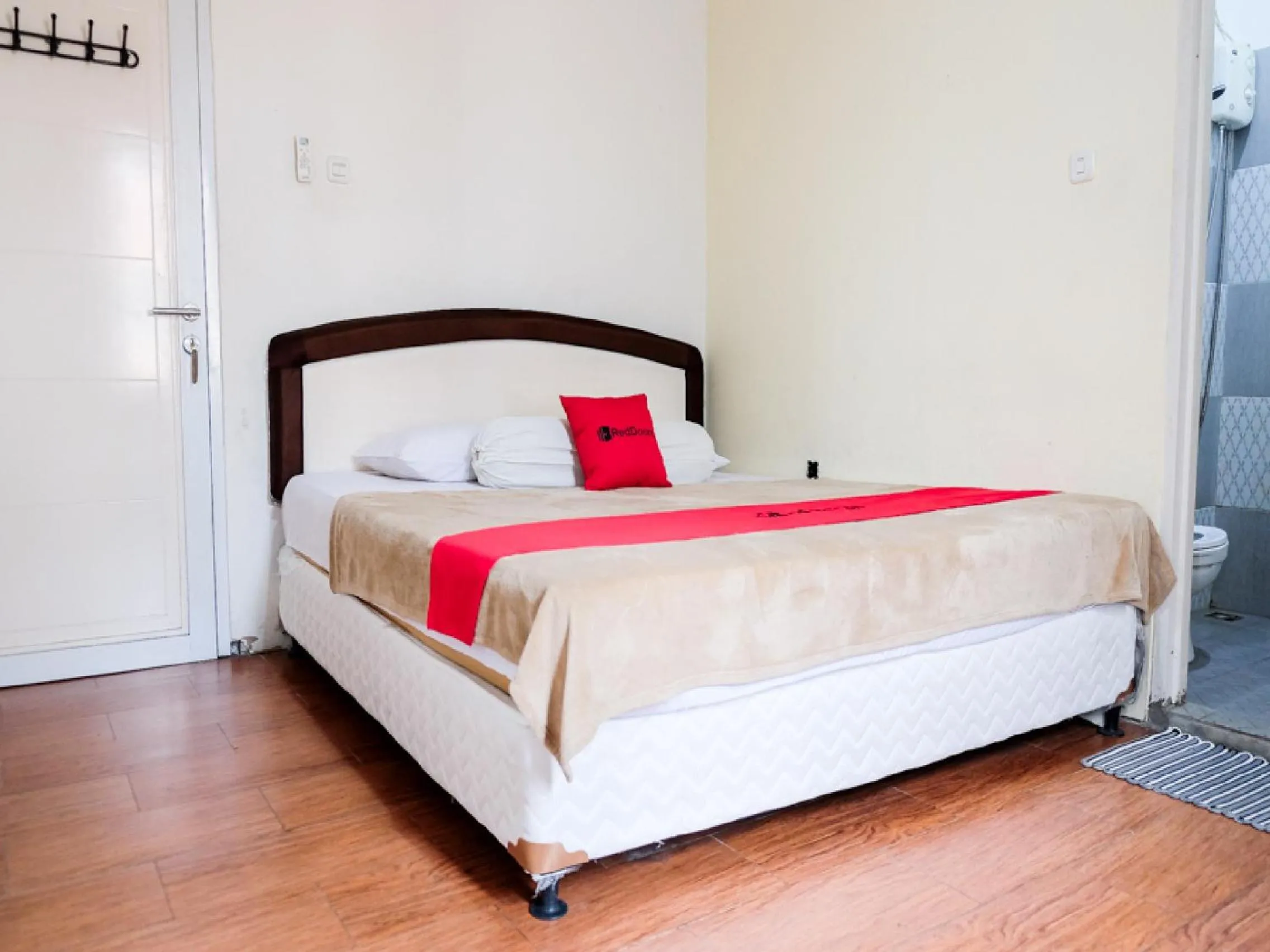 Bedroom in RedDoorz near Kebun Raya Bogor 2