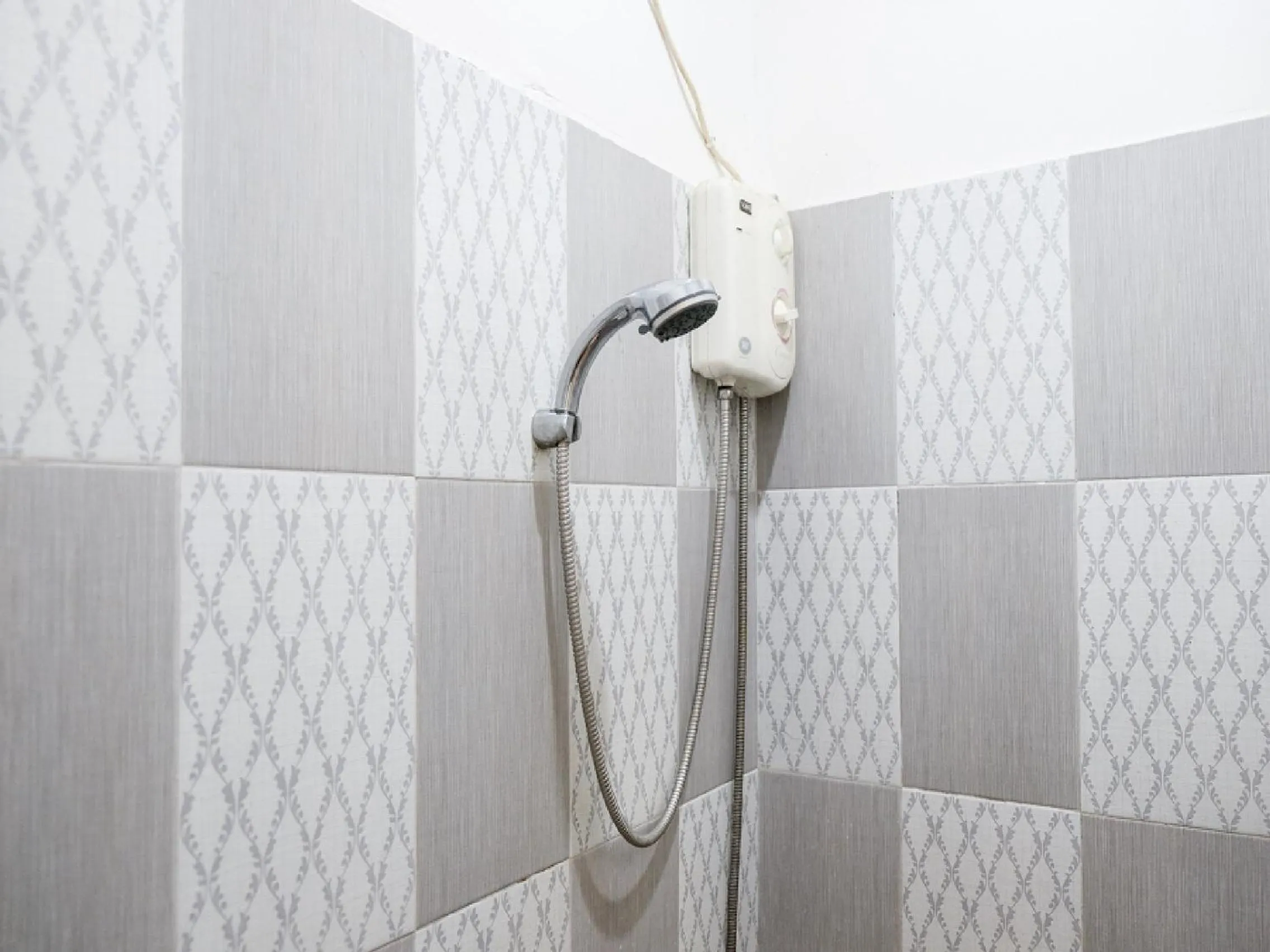 Bathroom in RedDoorz near Kebun Raya Bogor 2