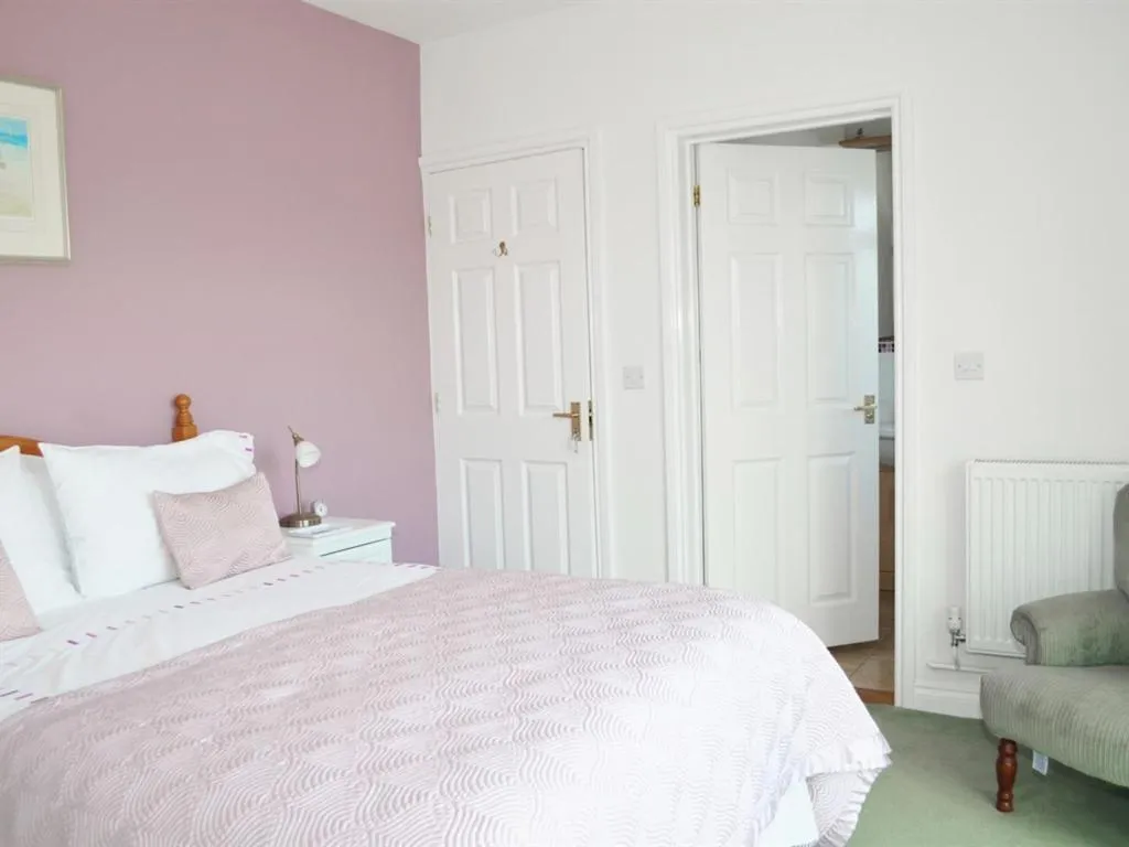 Bedroom, Bed in Quixhill - Denstone - Dove Meadow B & B