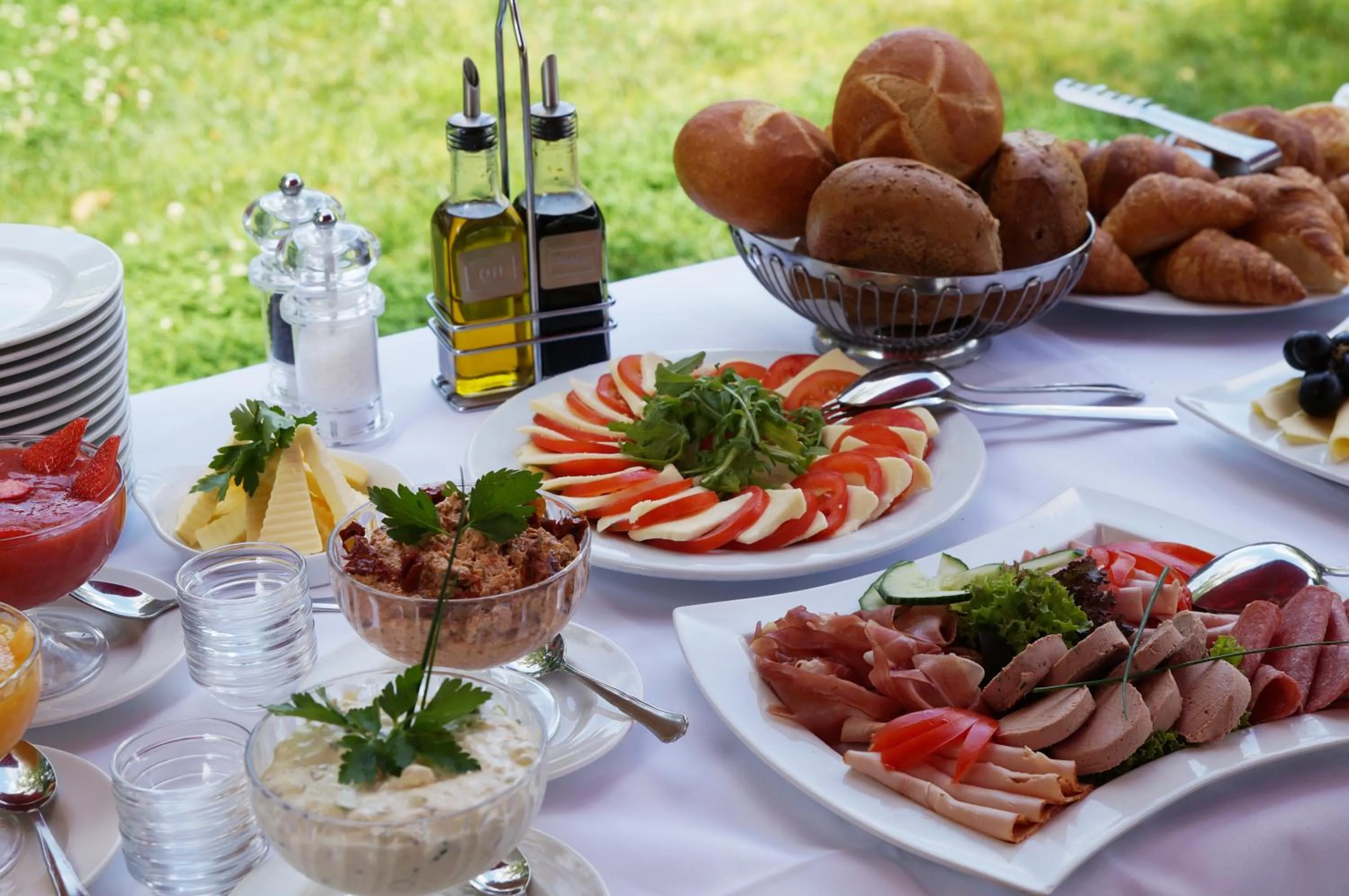 Food and drinks in Galerie Hotel