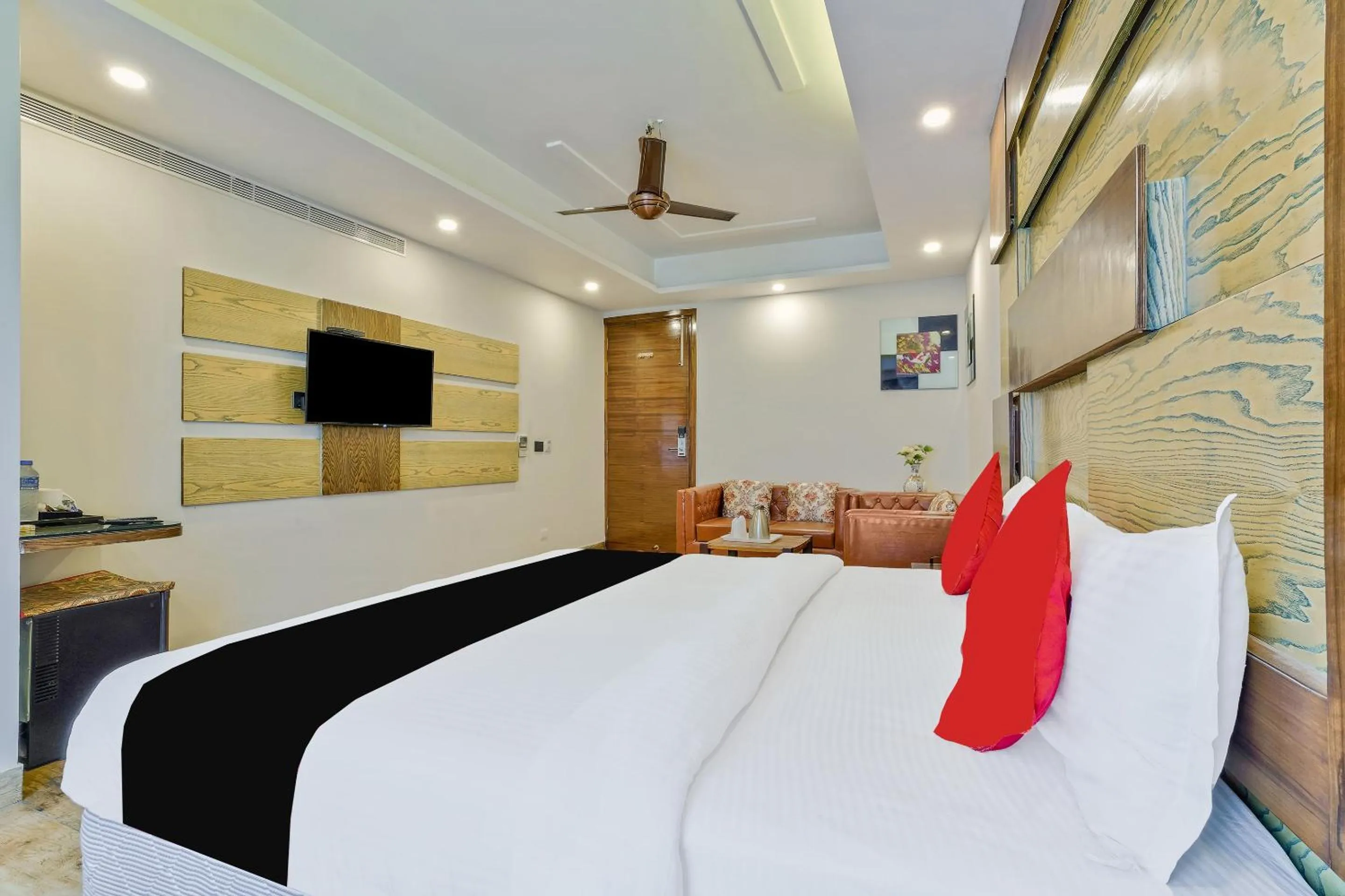 Communal lounge/ TV room, Bed in Staybook Hotel Nitya Maharani, Free Airport Pickup