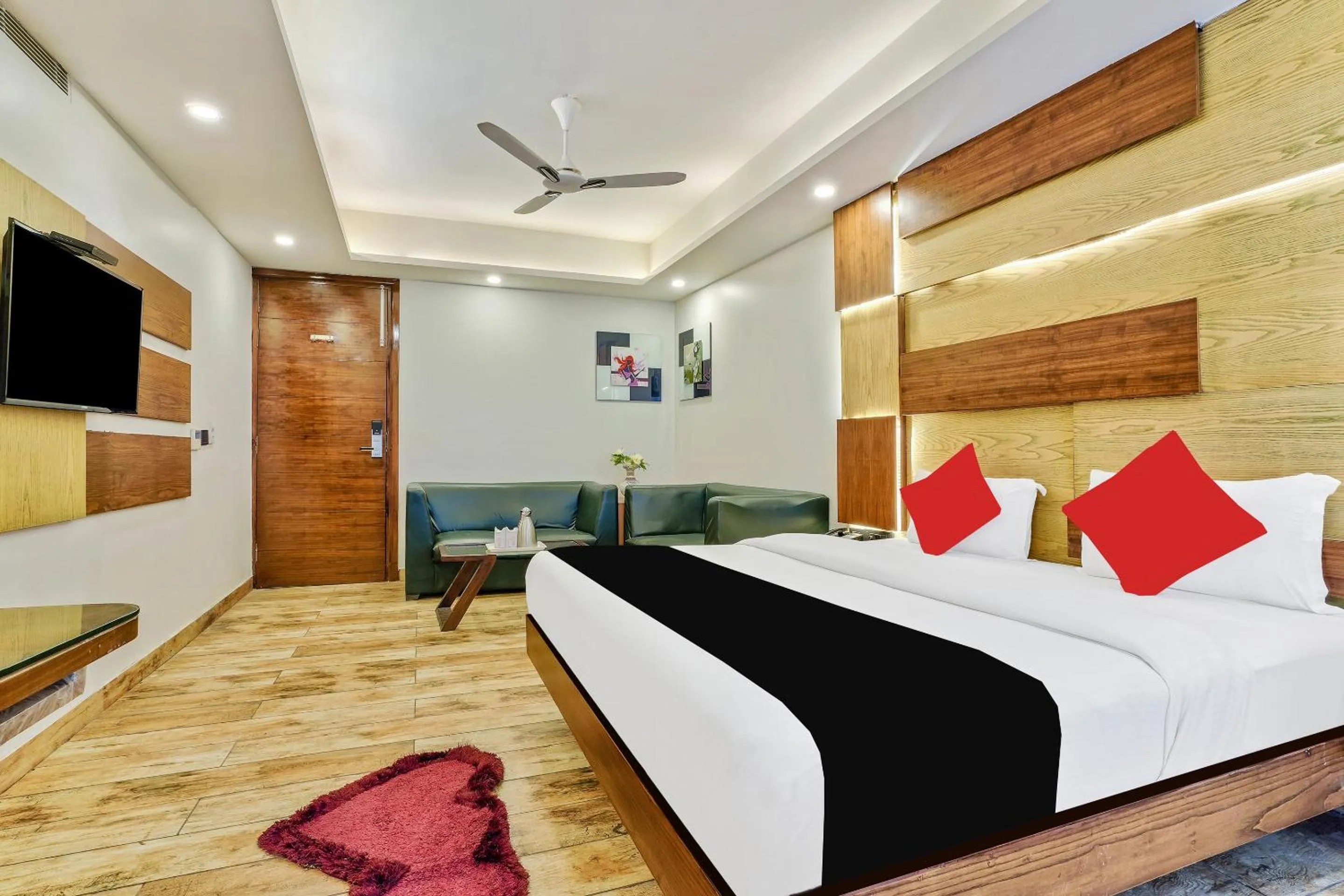 Communal lounge/ TV room, Bed in Staybook Hotel Nitya Maharani, Free Airport Pickup