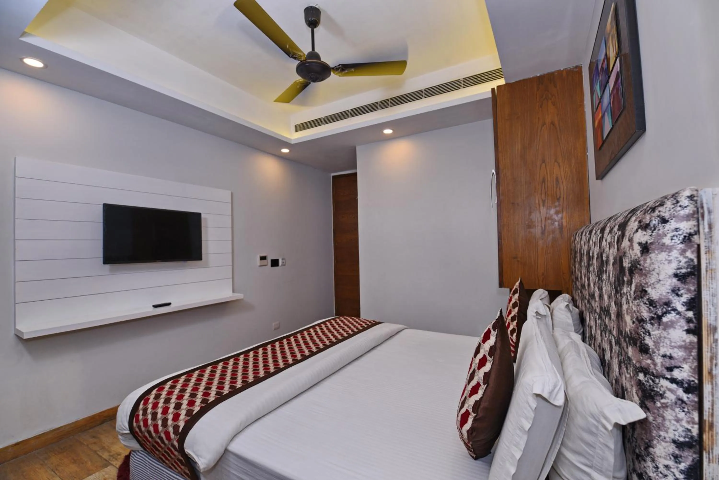 Studio with free airport pickup in Staybook Hotel Nitya Maharani, Free Airport Pickup
