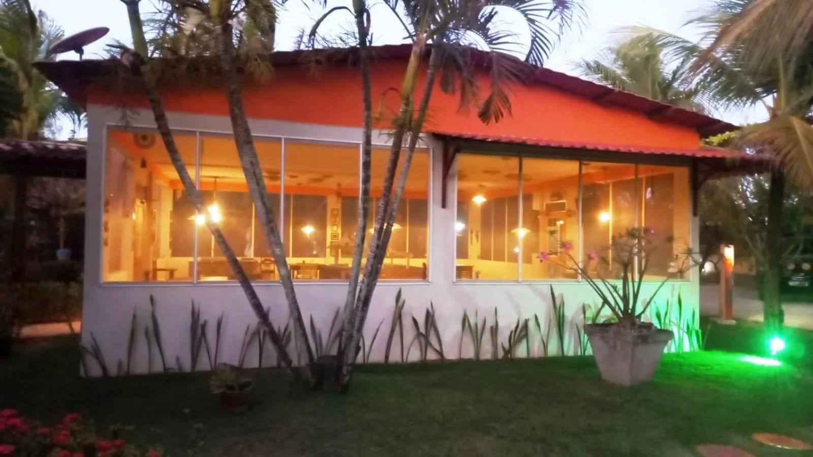 Restaurant/places to eat in Hotel Enseada Maracajaú