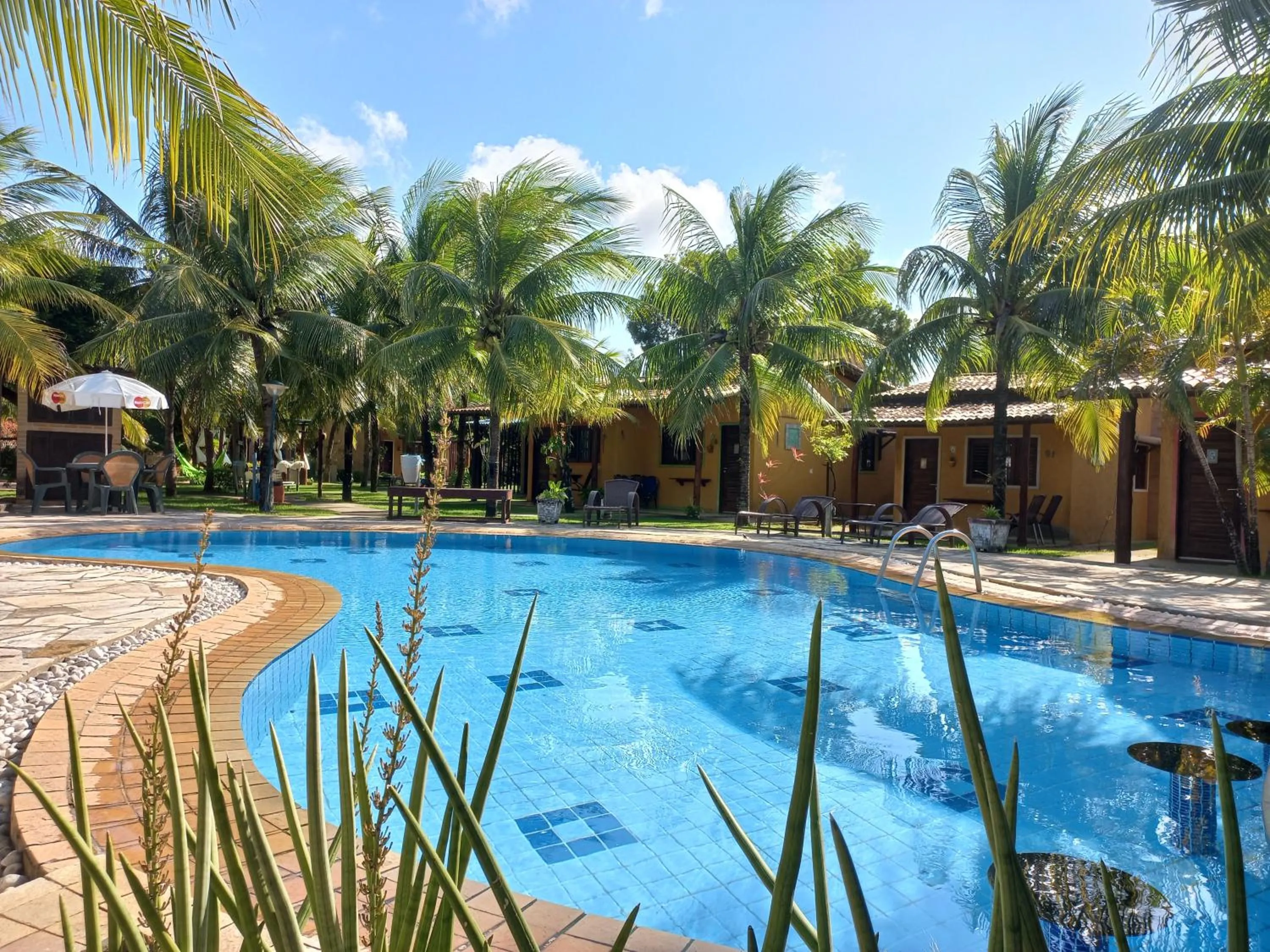 Swimming pool in Hotel Enseada Maracajaú