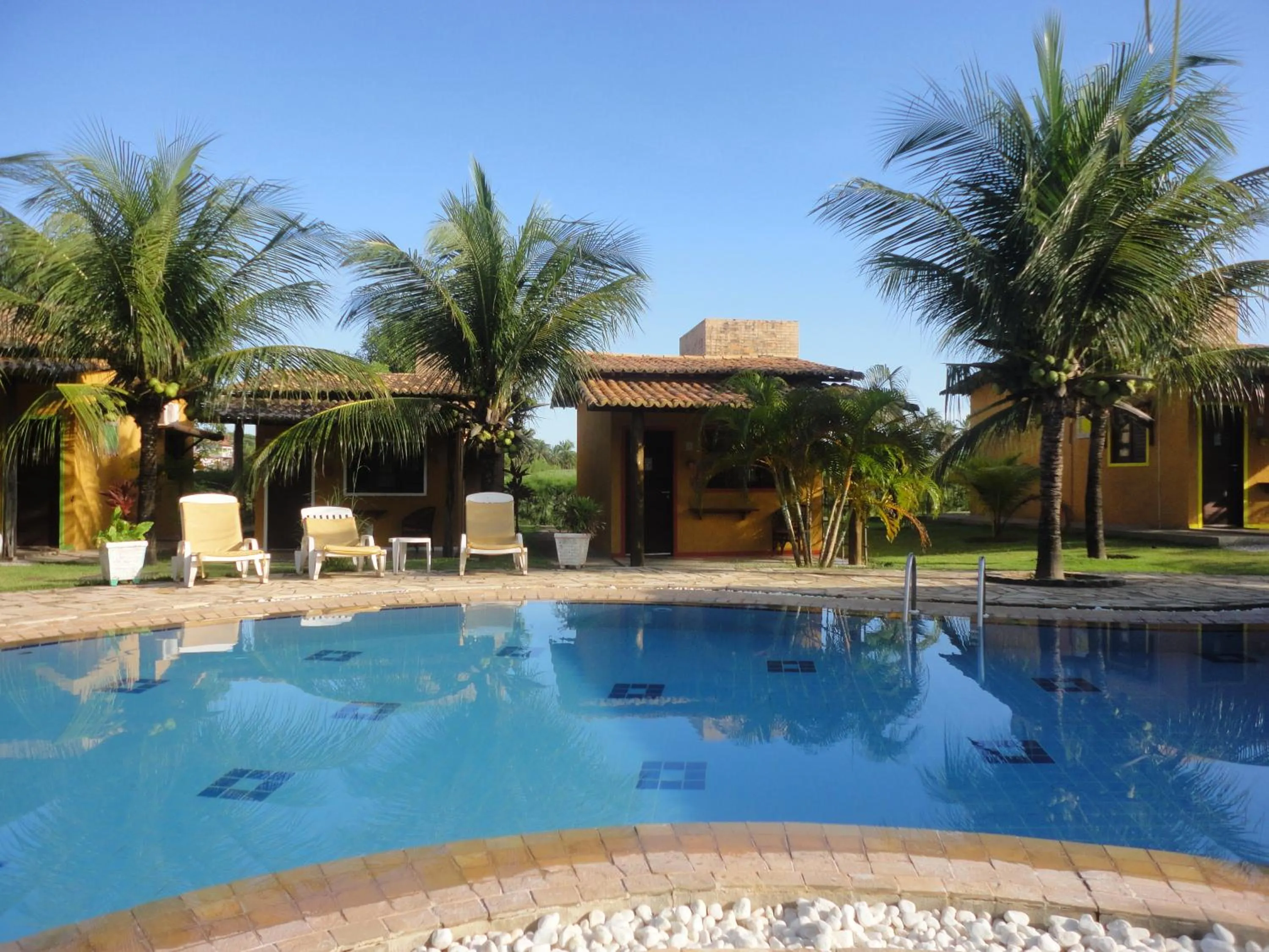 Swimming pool in Hotel Enseada Maracajaú
