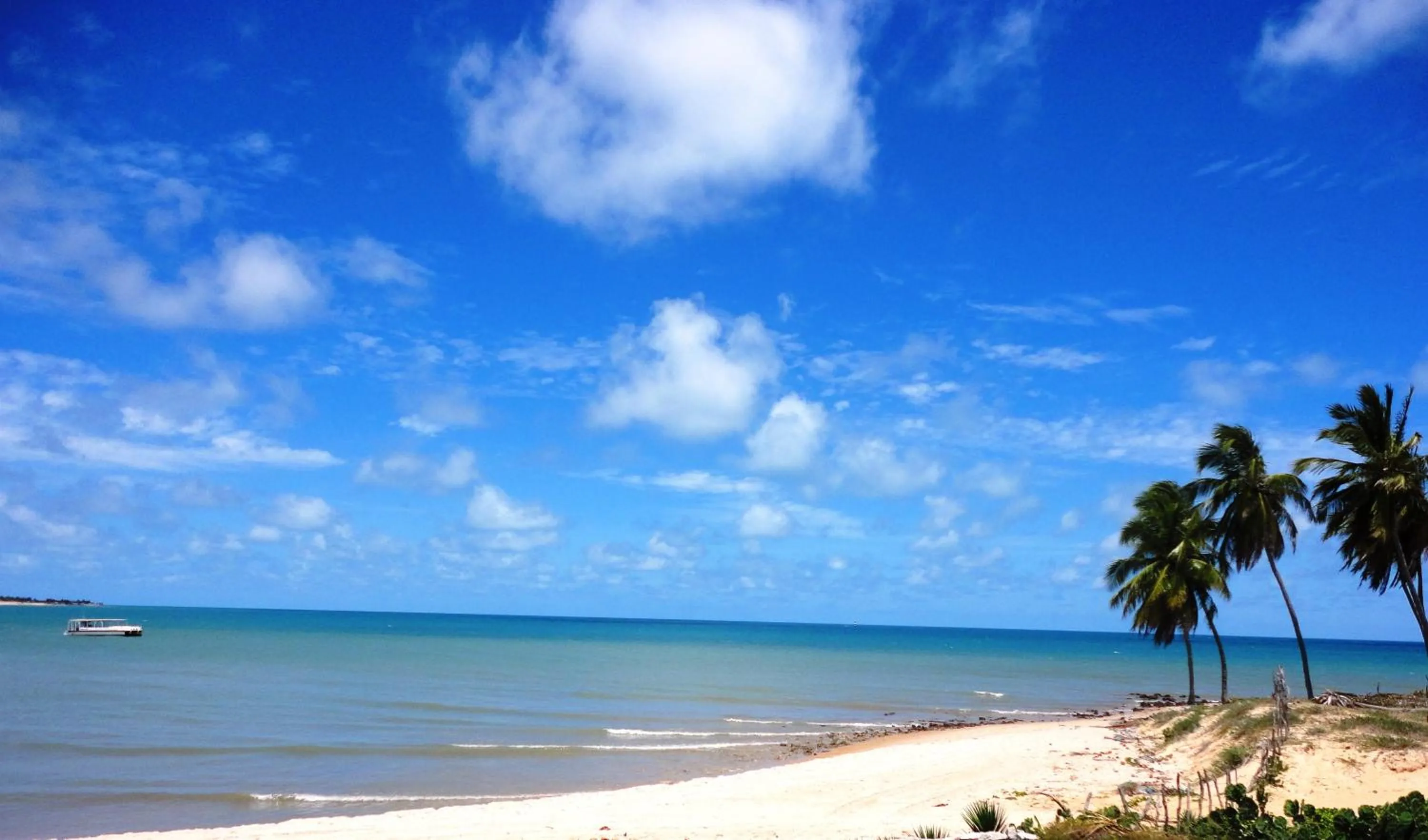 Beach in Hotel Enseada Maracajaú