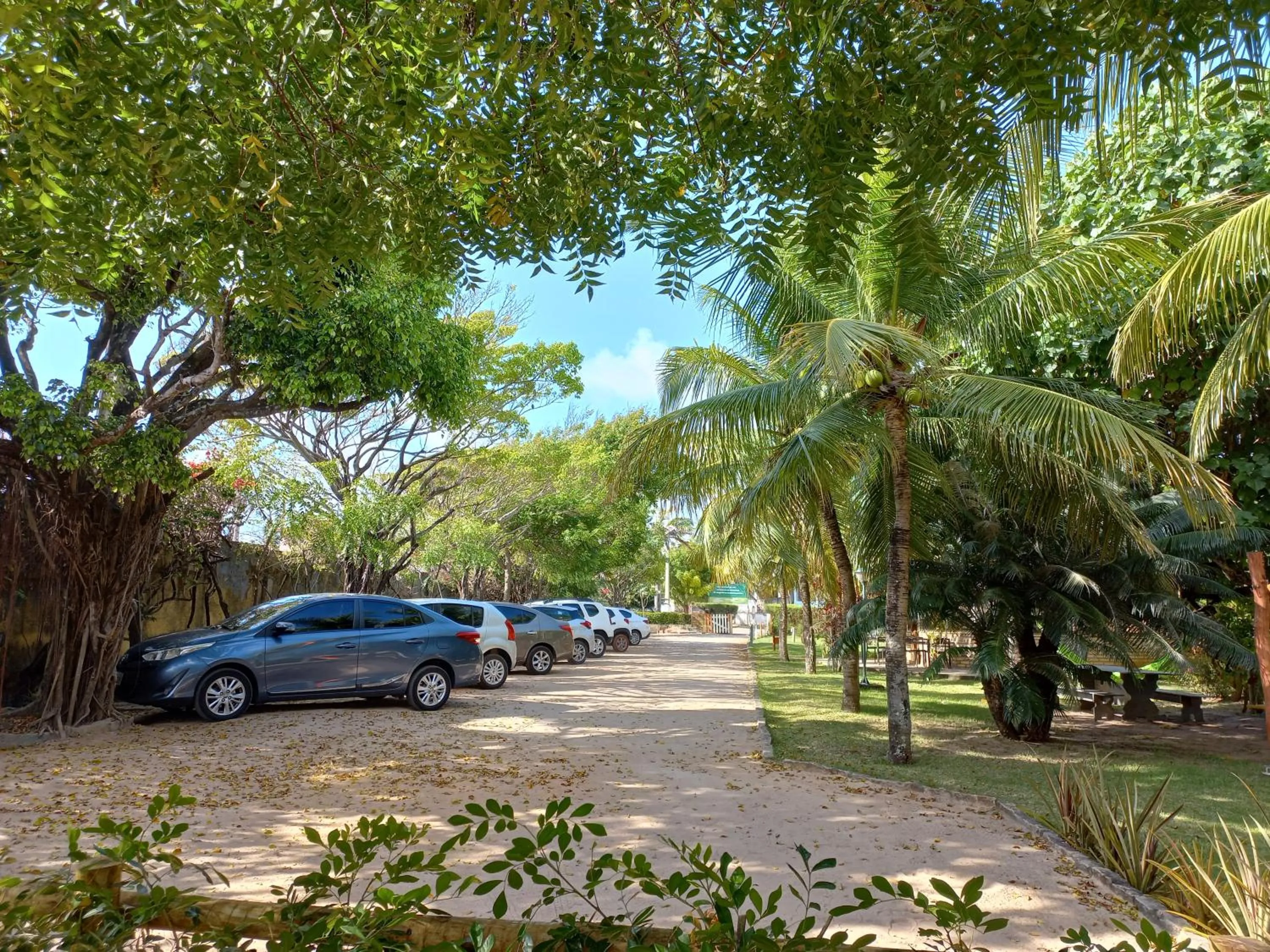 Parking in Hotel Enseada Maracajaú
