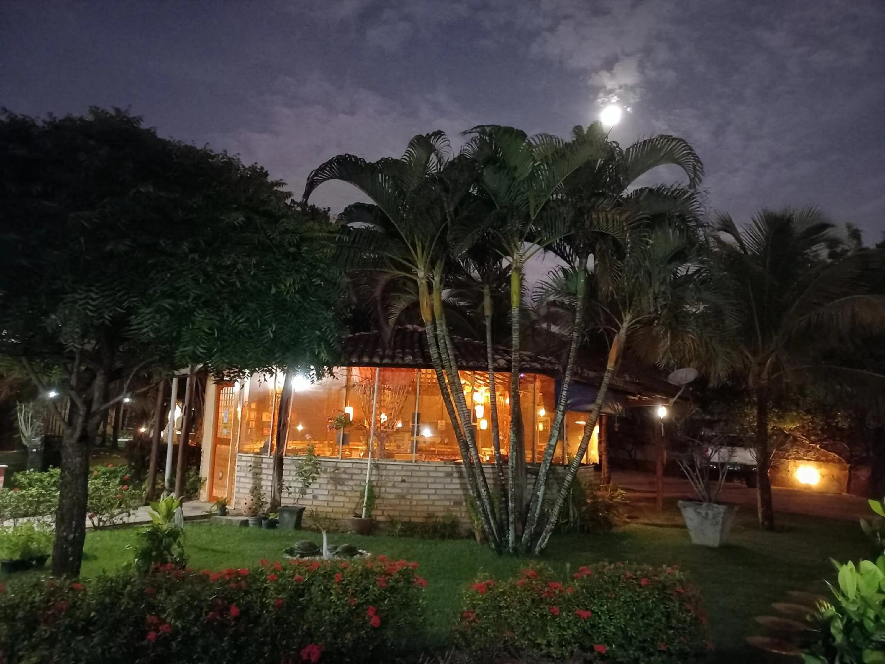 Restaurant/places to eat in Hotel Enseada Maracajaú