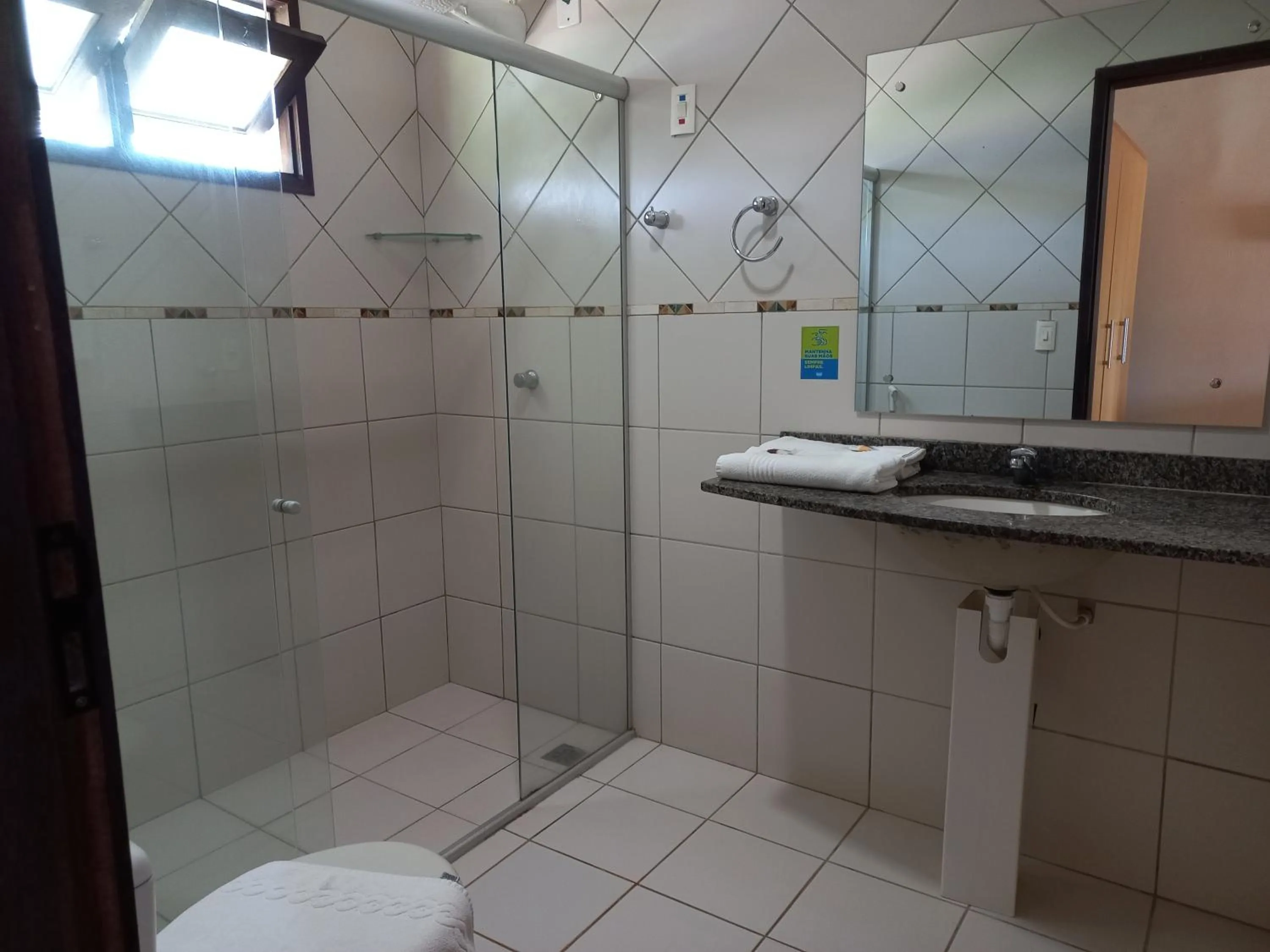 Bathroom in Hotel Enseada Maracajaú