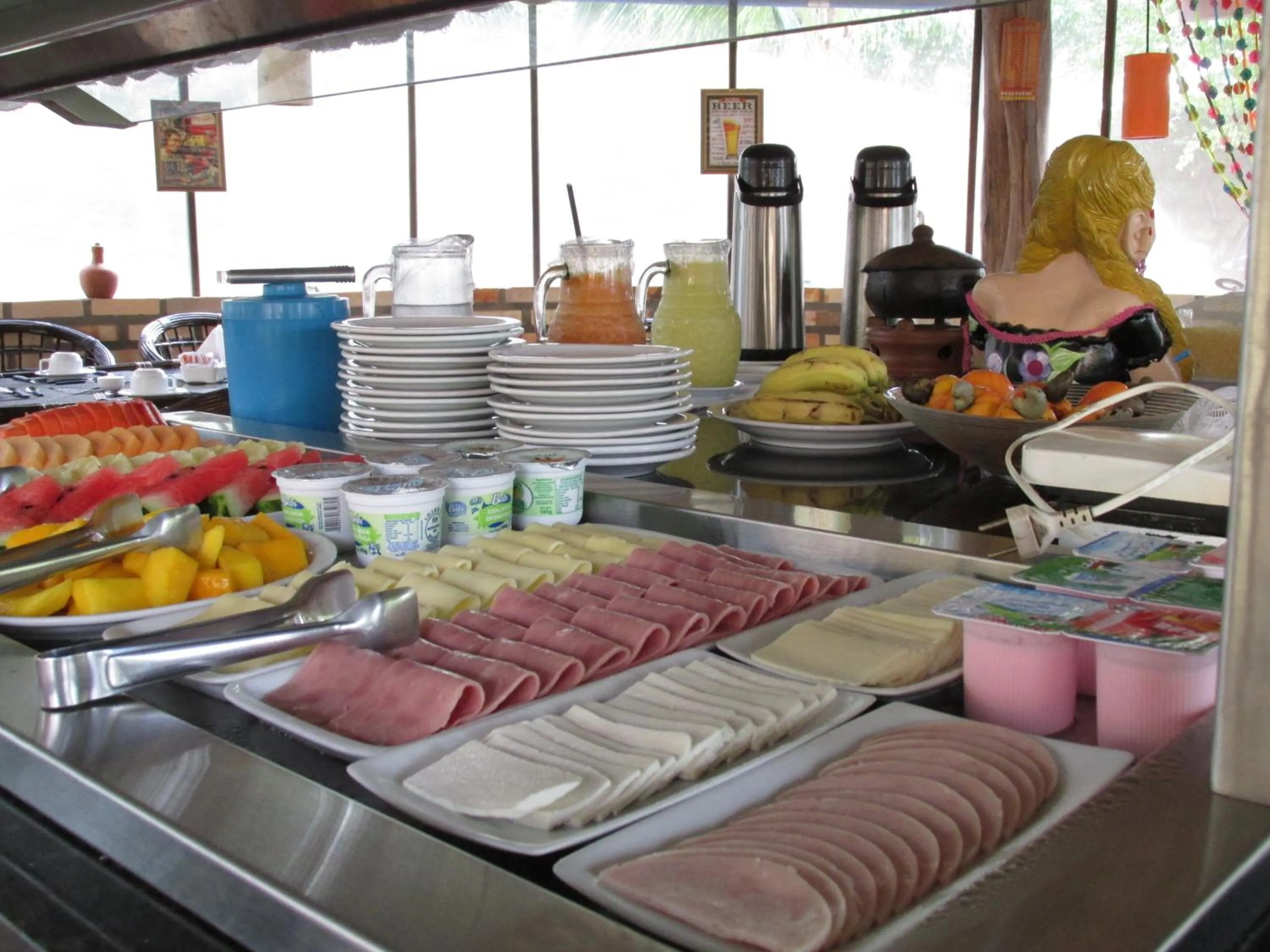 Buffet breakfast in Hotel Enseada Maracajaú