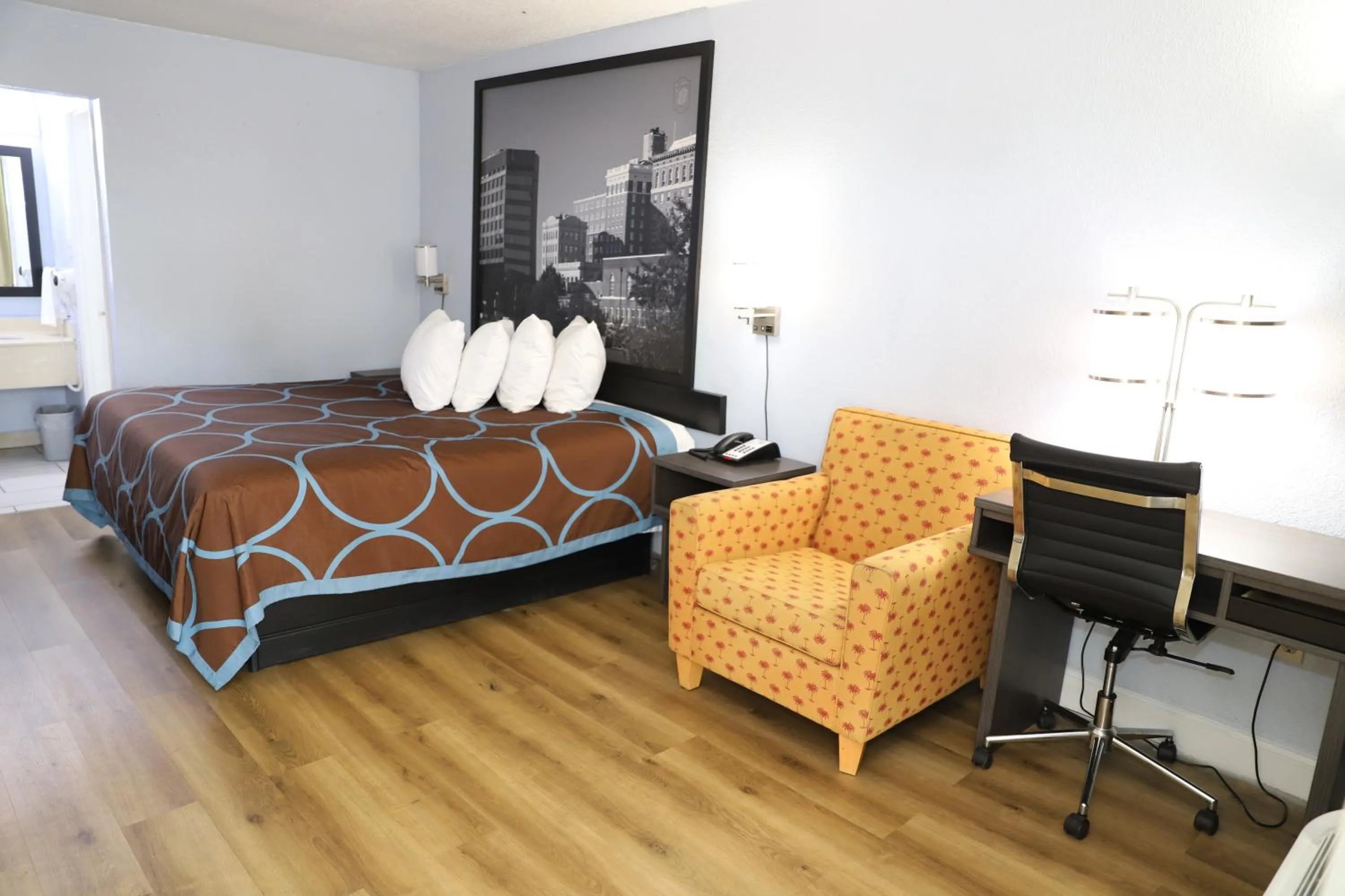 Bed in Super 8 by Wyndham Florence SC I-95 North - Hwy 76