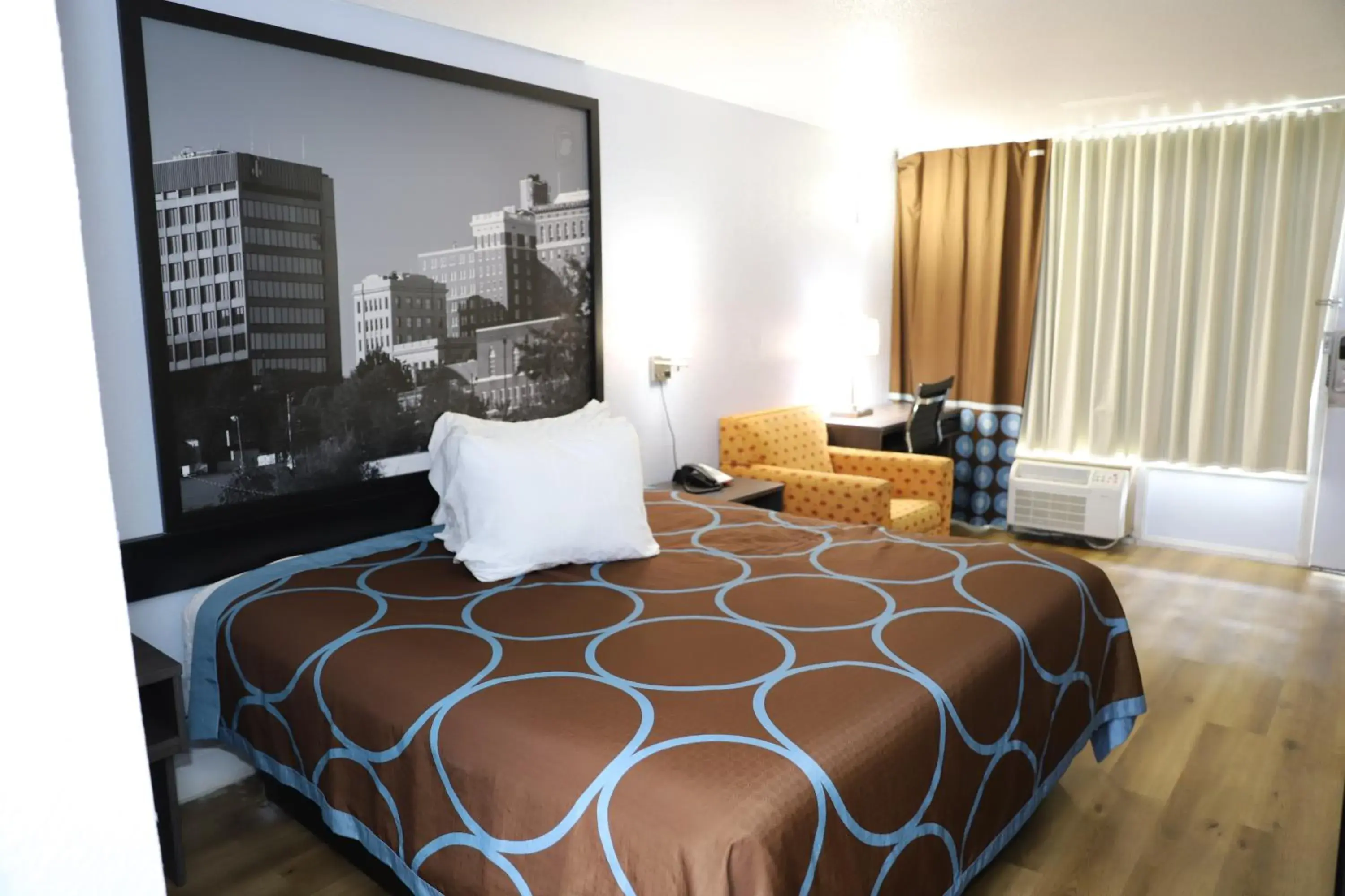 Bedroom, Bed in Super 8 by Wyndham Florence SC I-95 North - Hwy 76 Bedroom, Bed in Super 8 by Wyndham Florence SC I-95 North - Hwy 76