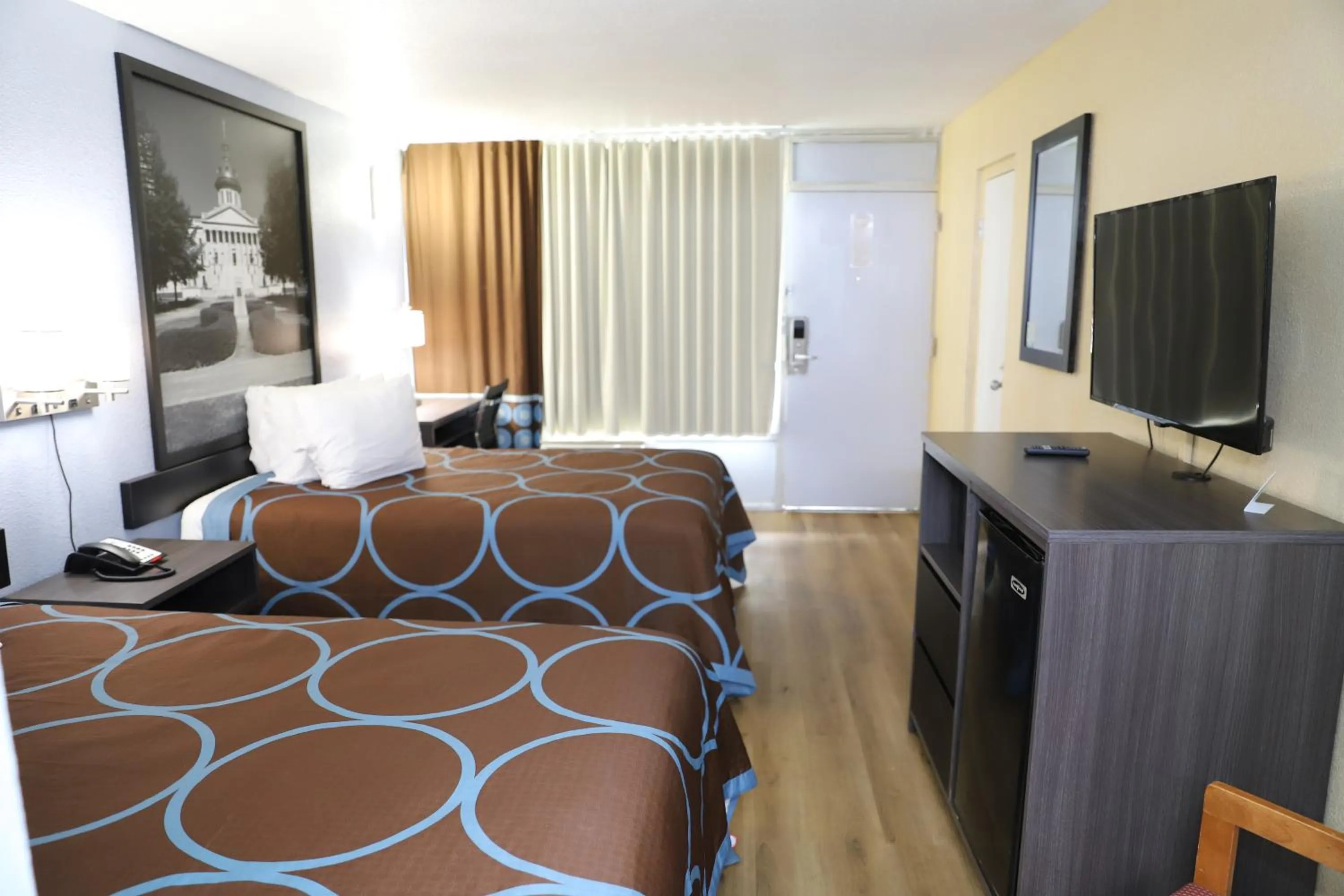 Bed in Super 8 by Wyndham Florence SC I-95 North - Hwy 76