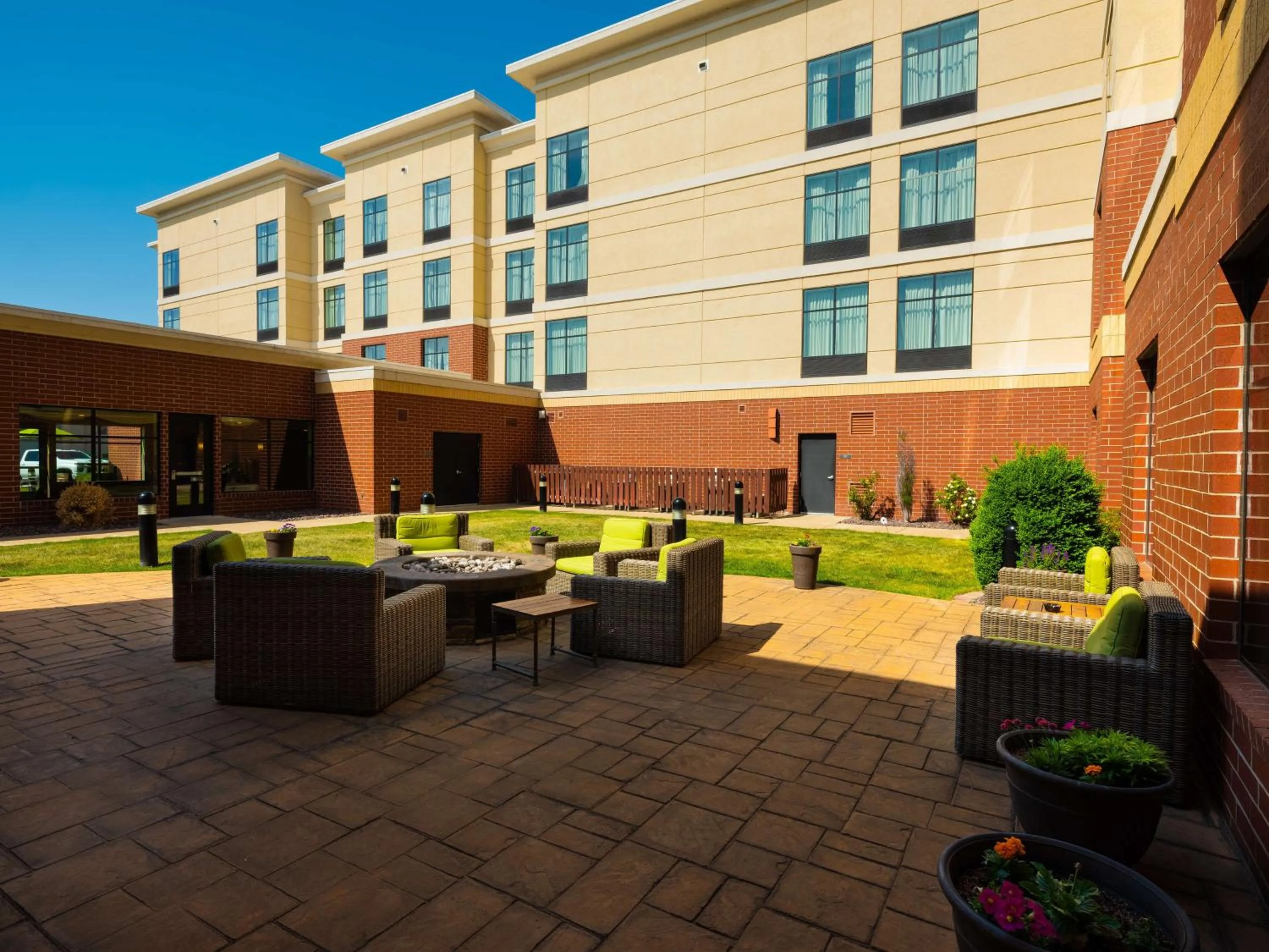 Patio in Homewood Suites by Hilton Joplin