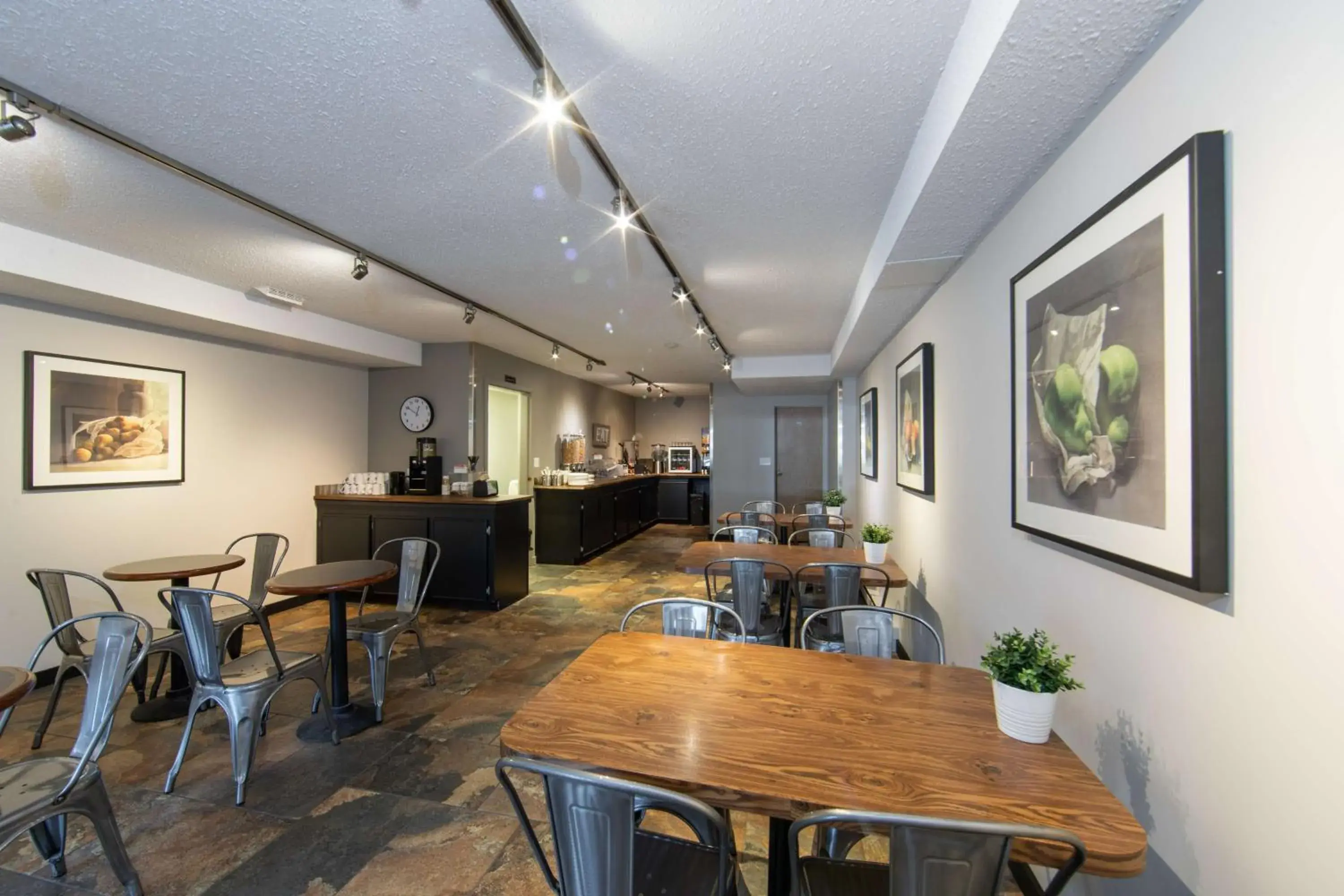 Restaurant/places to eat in SureStay Hotel by Best Western Castlegar Restaurant/places to eat in SureStay Hotel by Best Western Castlegar