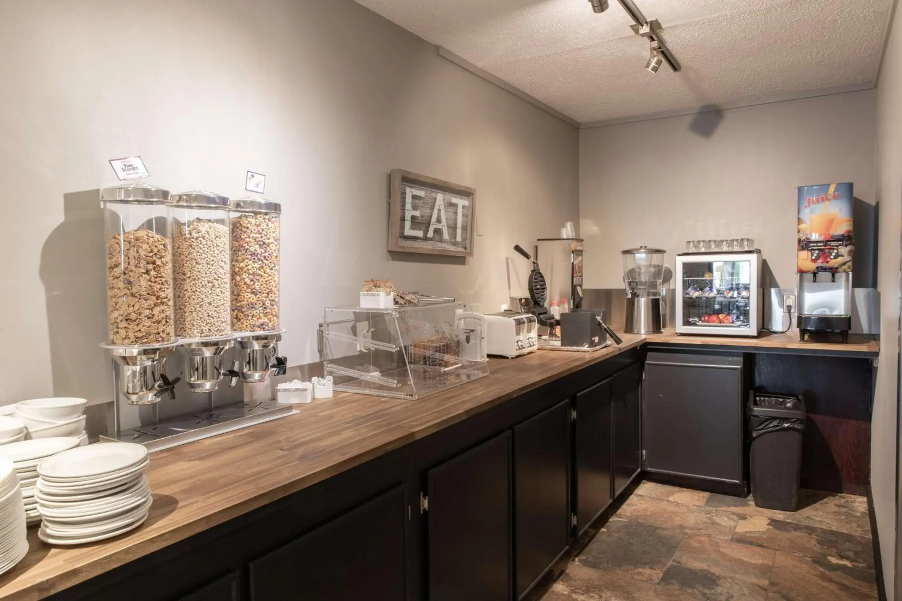 Restaurant/places to eat in SureStay Hotel by Best Western Castlegar Restaurant/places to eat in SureStay Hotel by Best Western Castlegar