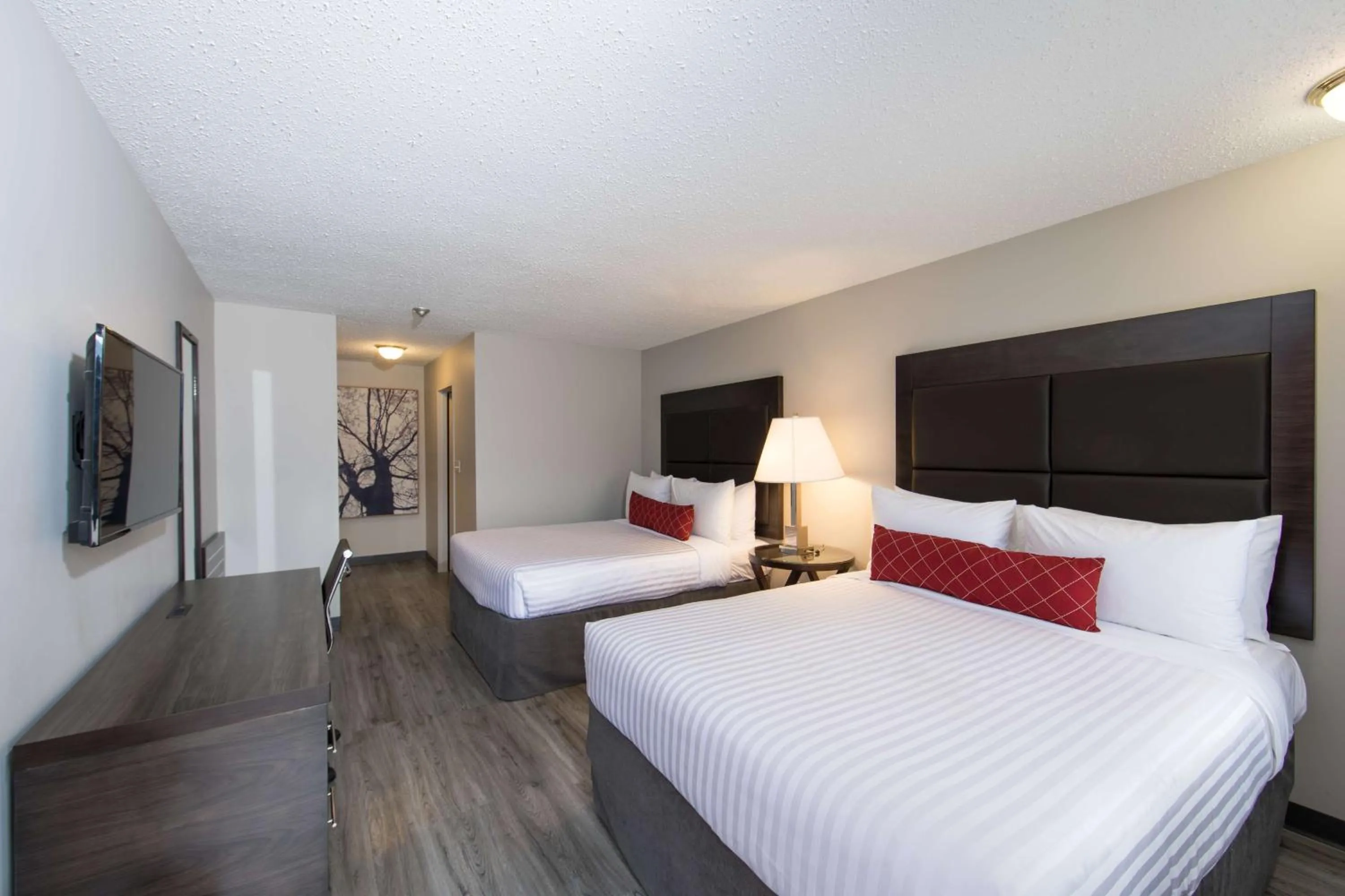 Photo of the whole room, Bed in SureStay Hotel by Best Western Castlegar