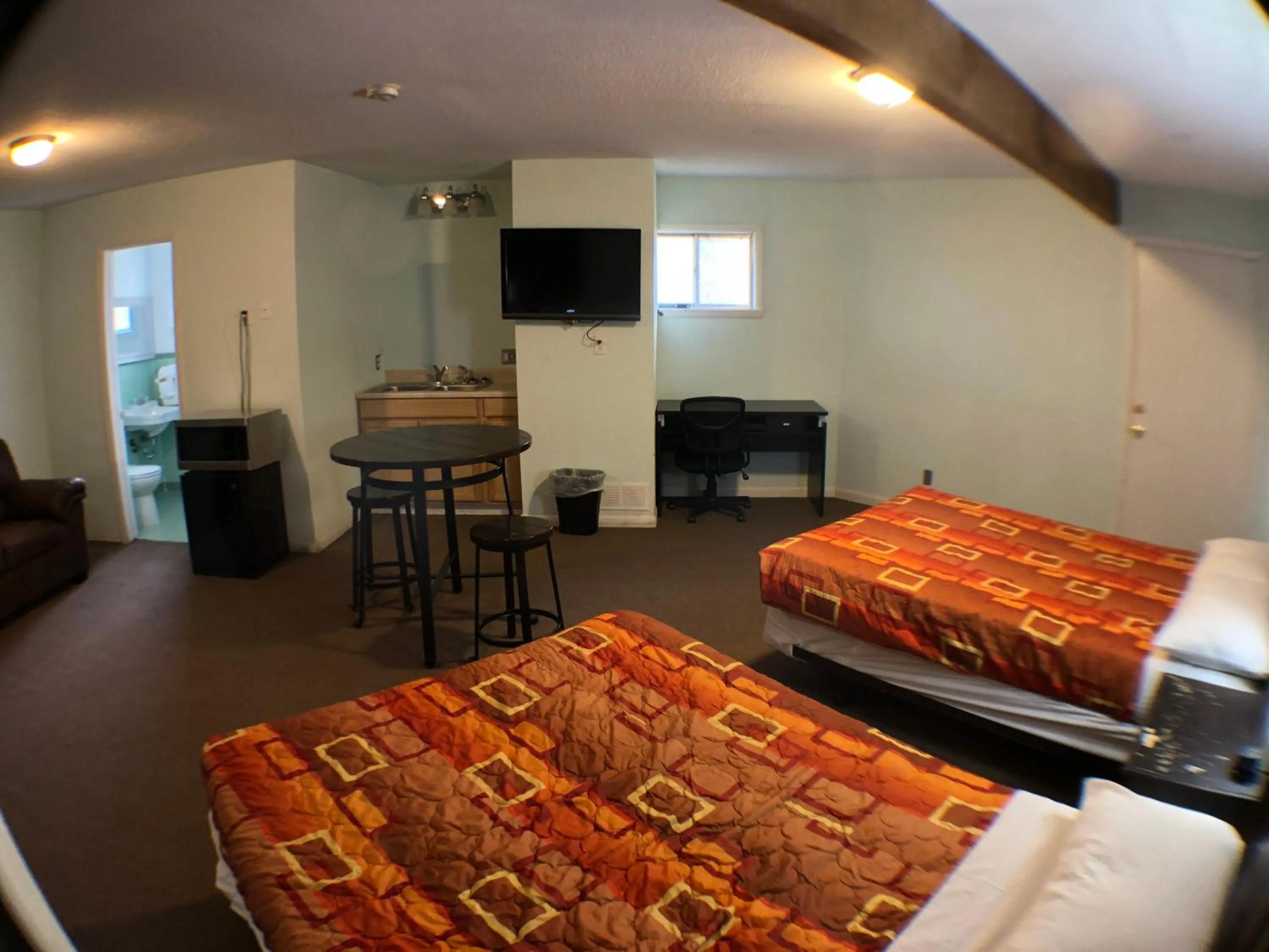 Bed in Tower 64 Motel & RV