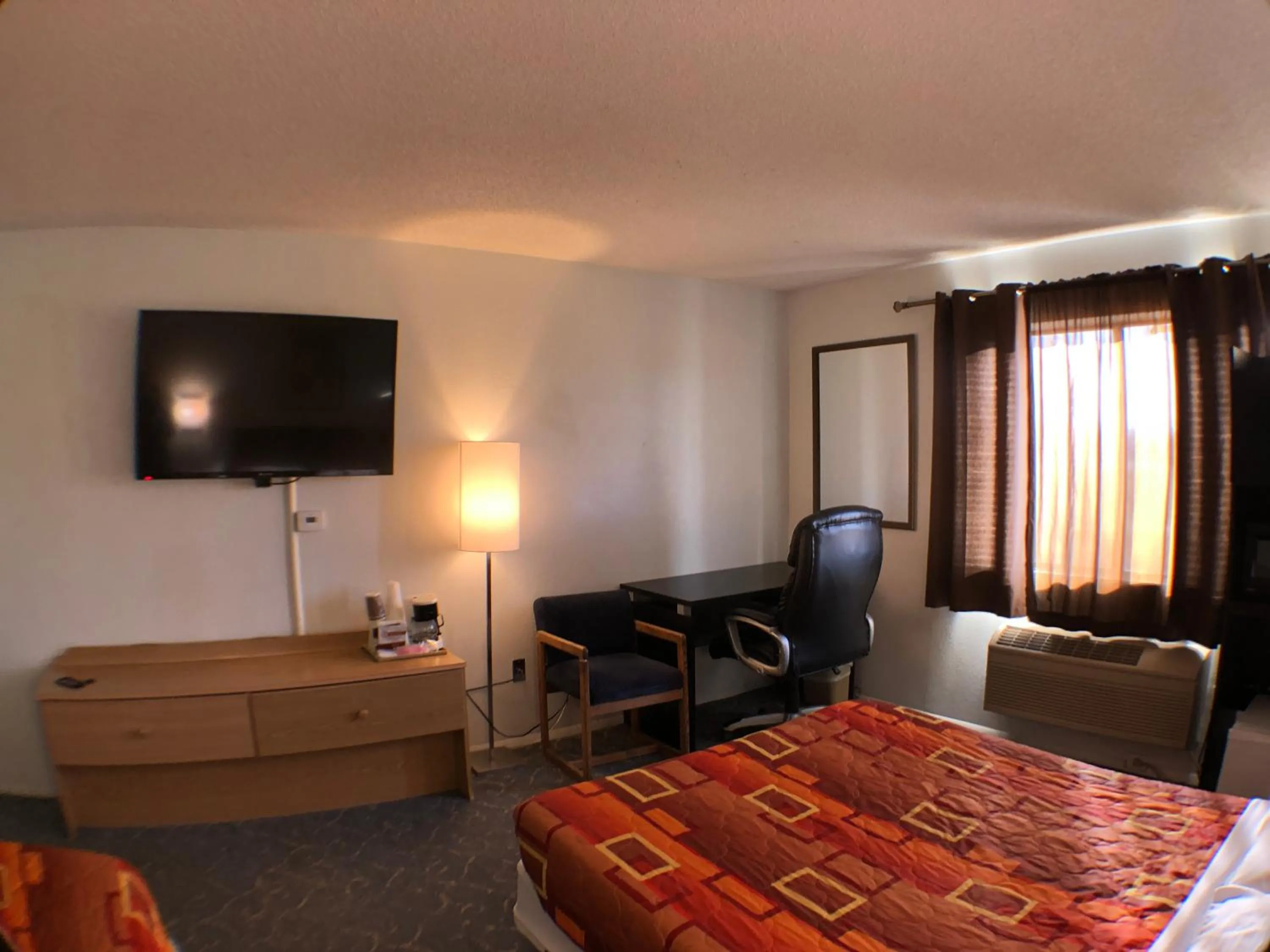 Bed in Tower 64 Motel & RV