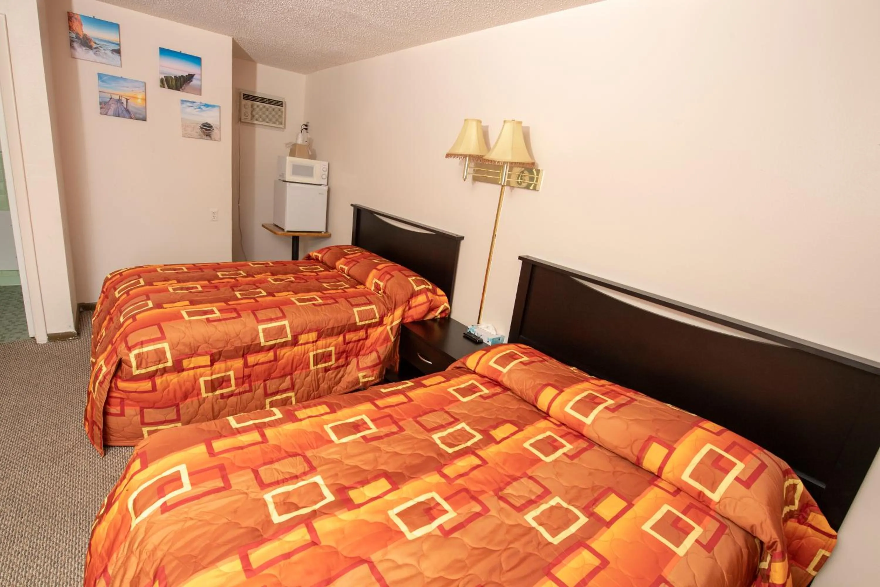 Bedroom, Bed in Tower 64 Motel & RV