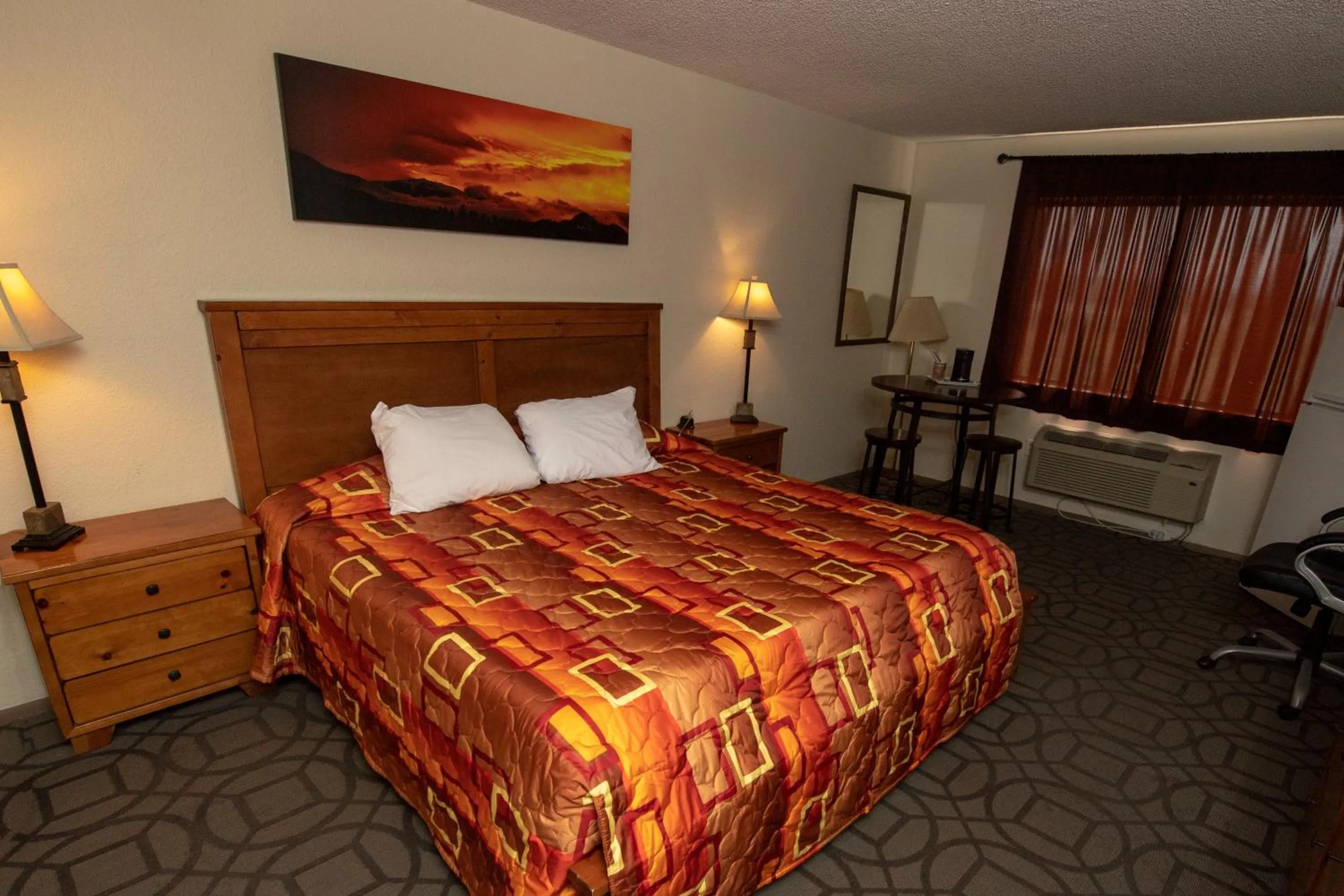 Coffee/tea facilities, Bed in Tower 64 Motel & RV