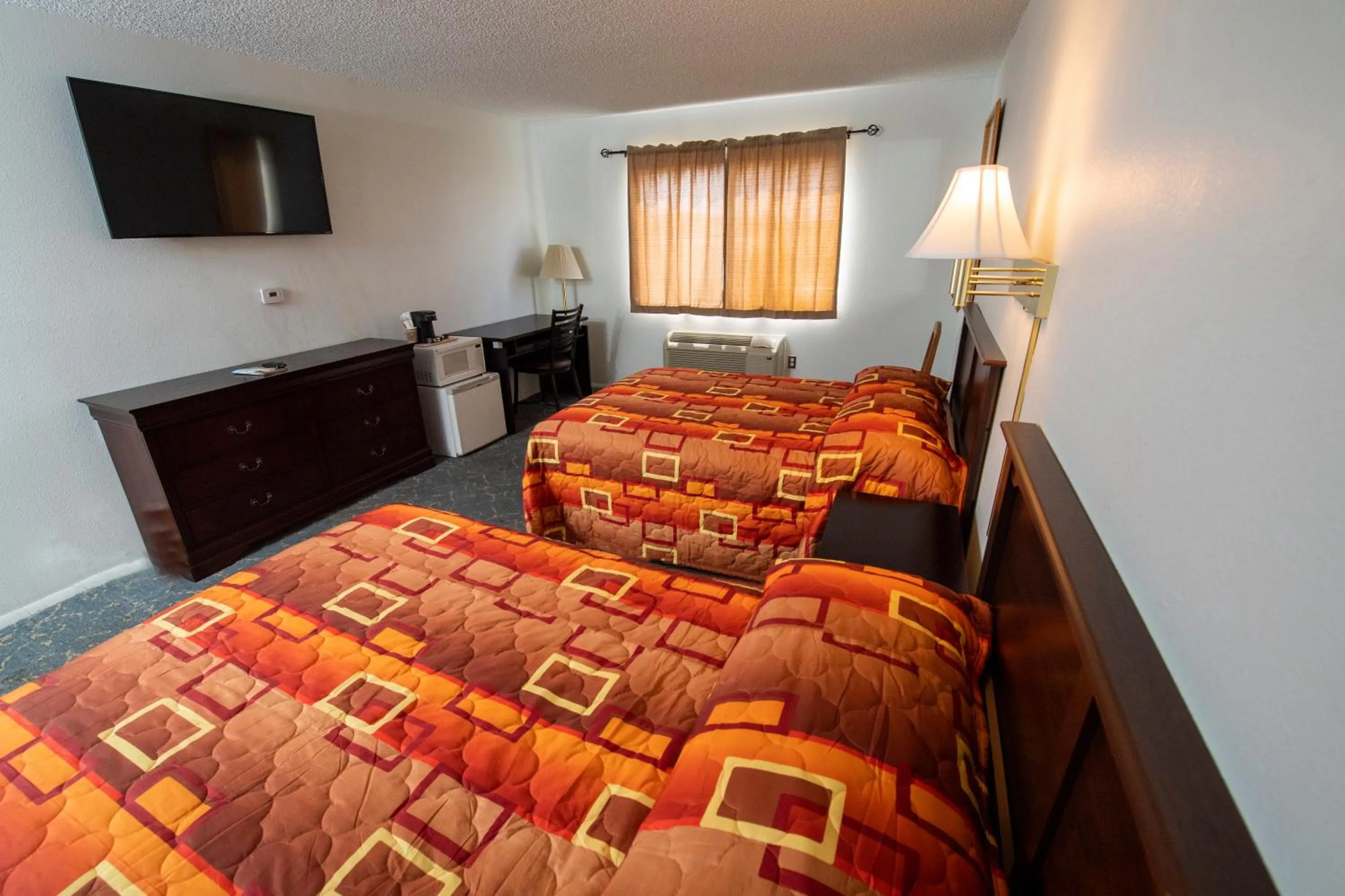 Bed in Tower 64 Motel & RV