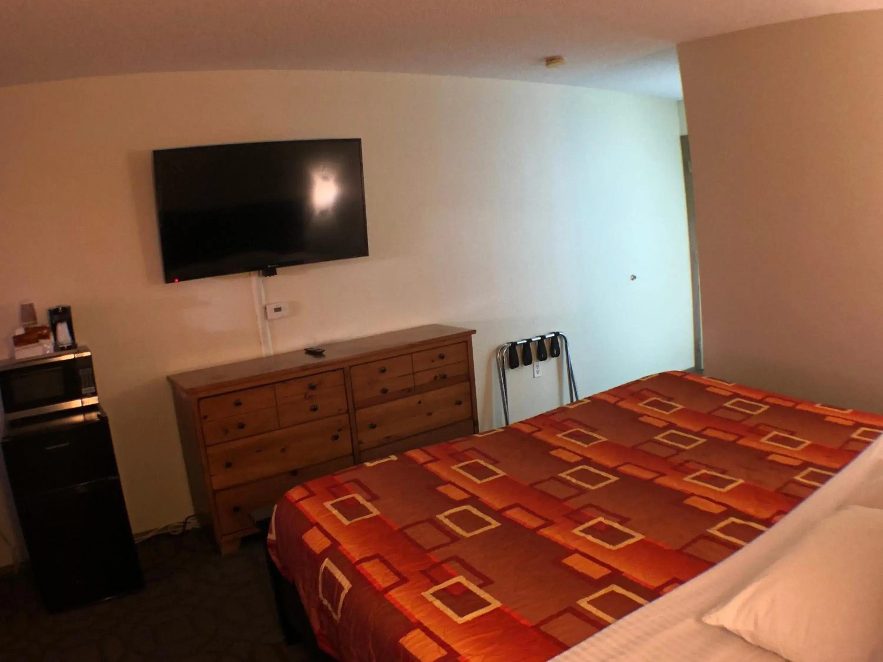 King Room with Mountain View in Tower 64 Motel & RV King Room with Mountain View in Tower 64 Motel & RV