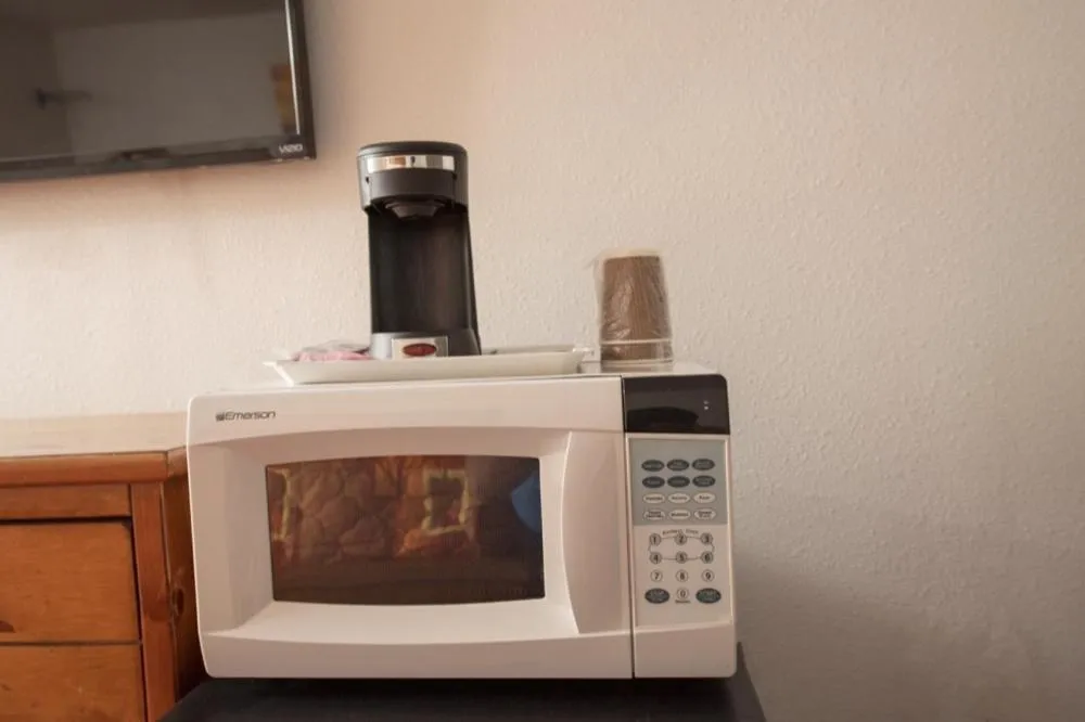 Coffee/tea facilities in Tower 64 Motel & RV