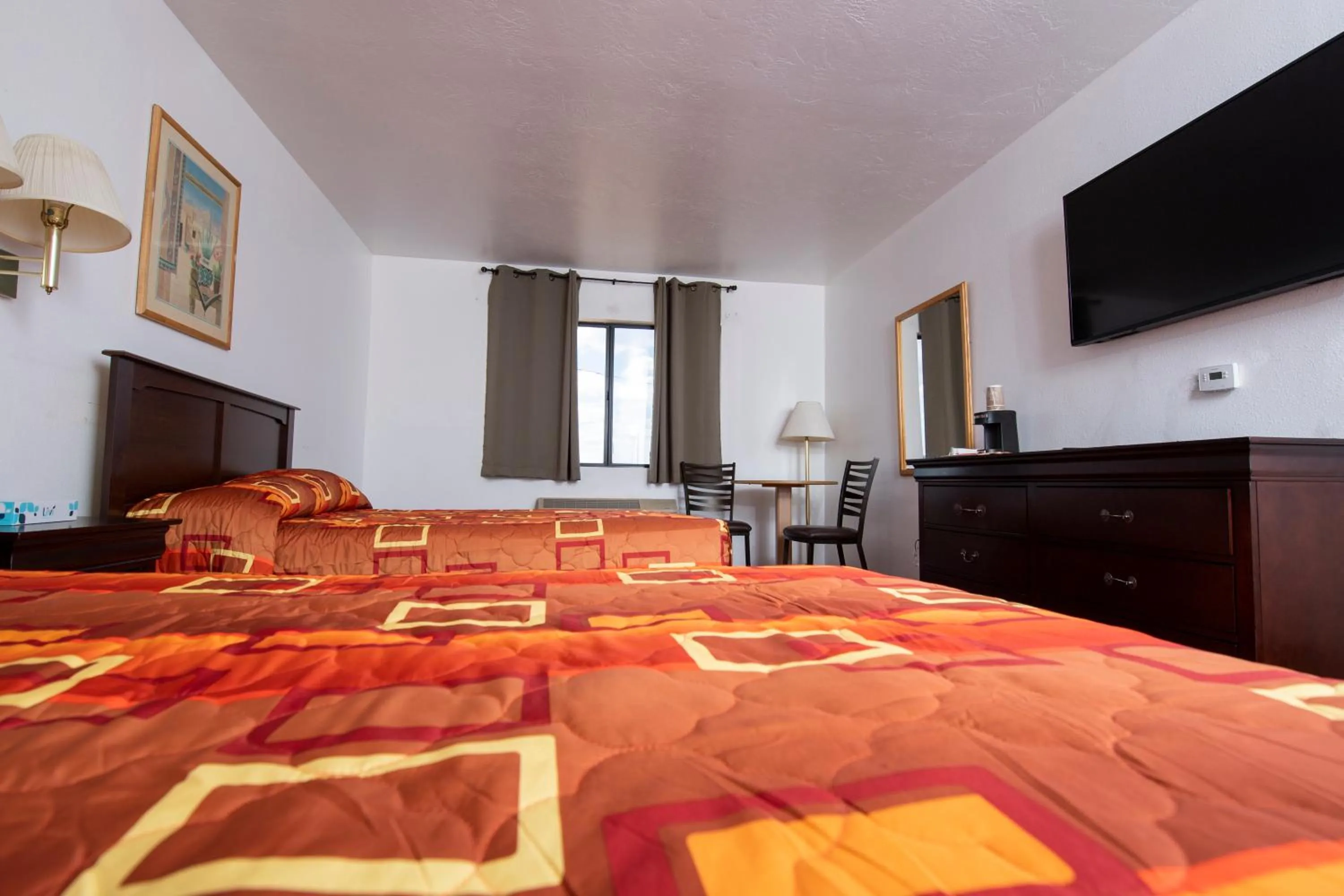 Bedroom, Bed in Tower 64 Motel & RV