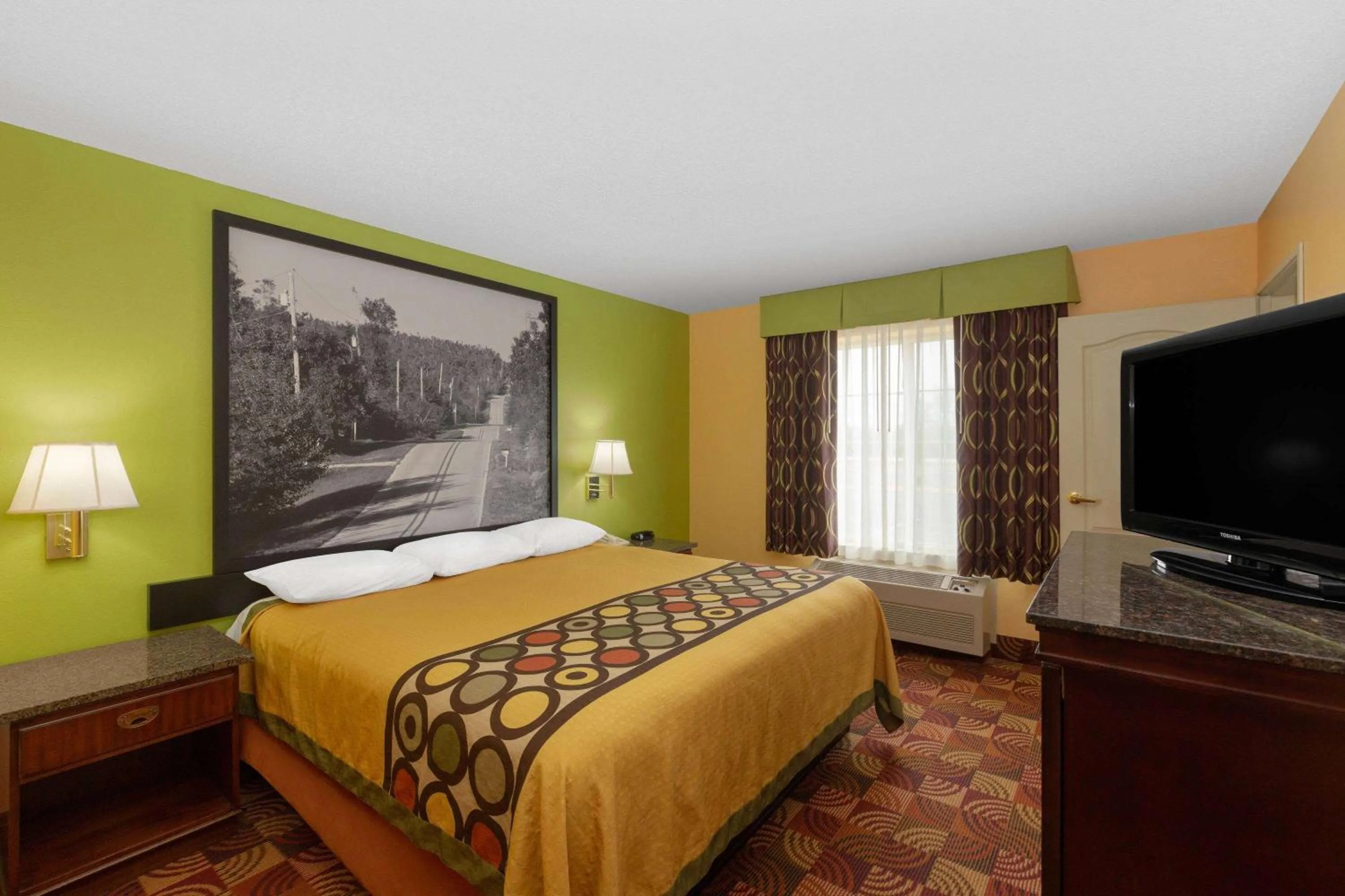 Bed in Super 8 by Wyndham Lake of the Ozarks