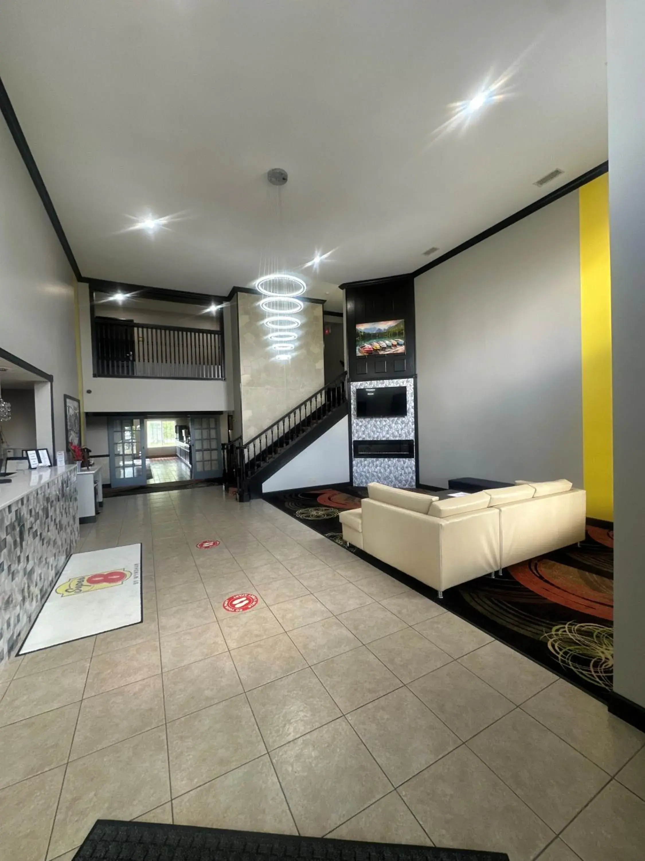 Lobby or reception in Super 8 by Wyndham Lake of the Ozarks Lobby or reception in Super 8 by Wyndham Lake of the Ozarks