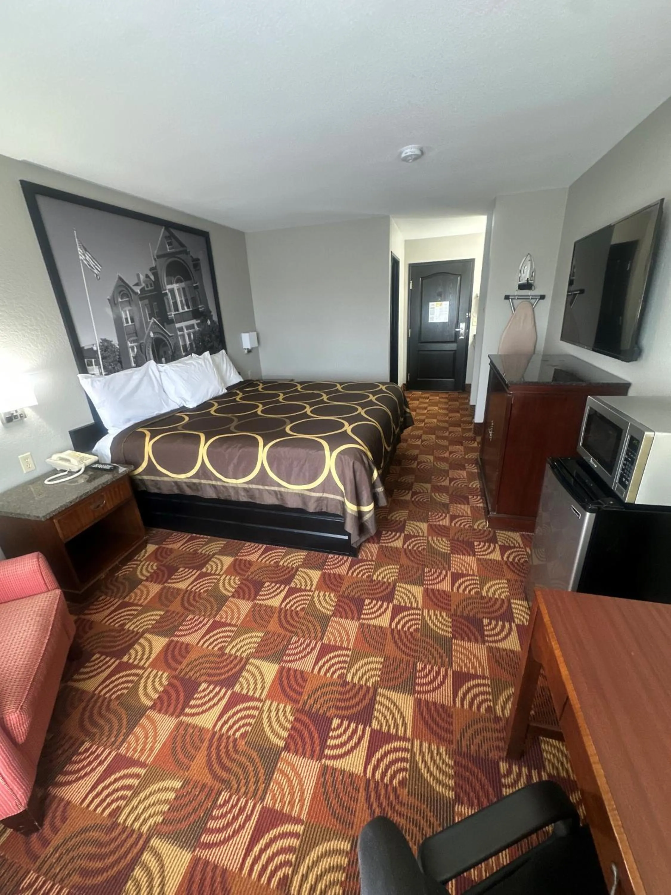 Bedroom, Bed in Super 8 by Wyndham Lake of the Ozarks