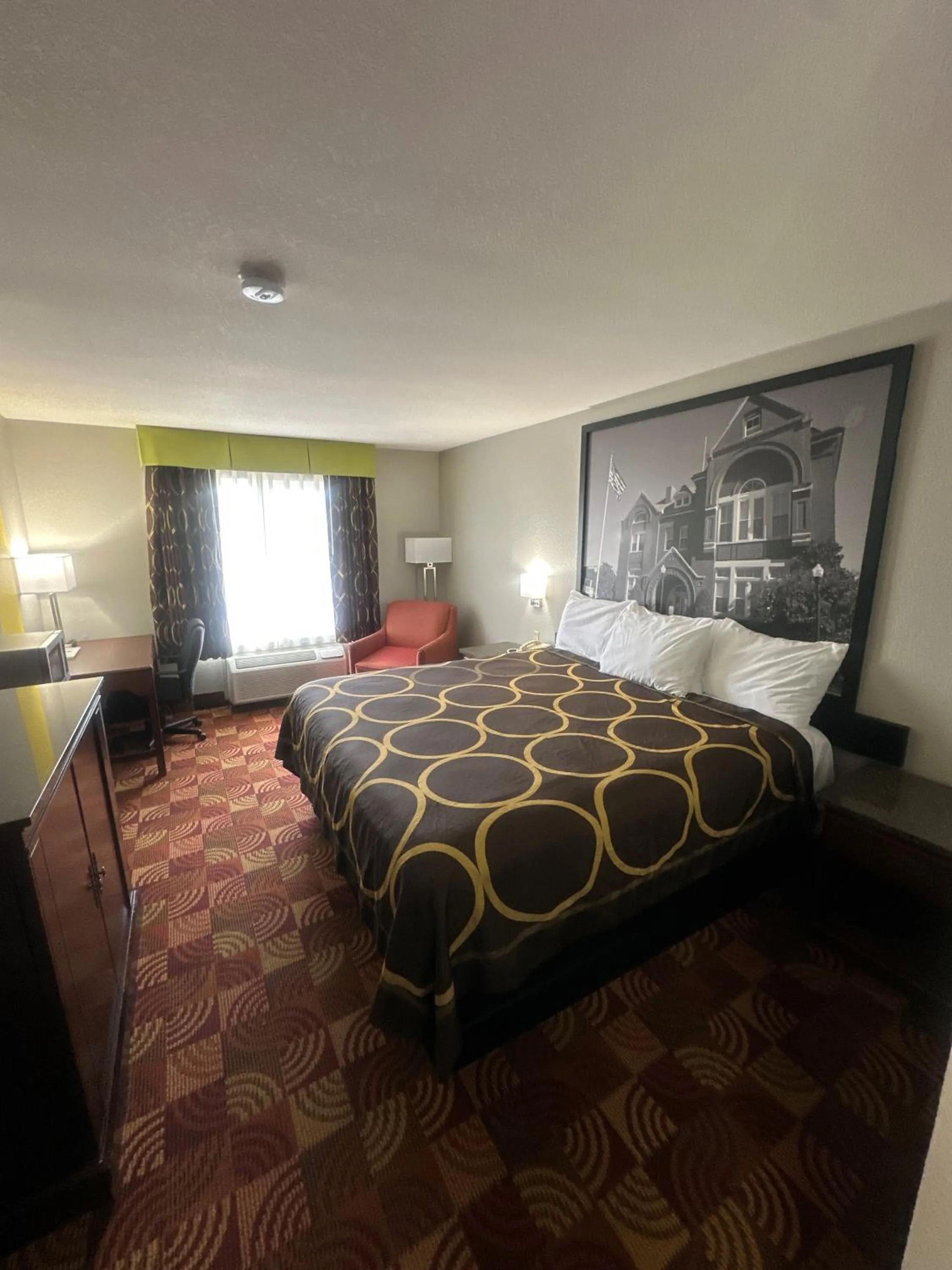 Bedroom, Bed in Super 8 by Wyndham Lake of the Ozarks